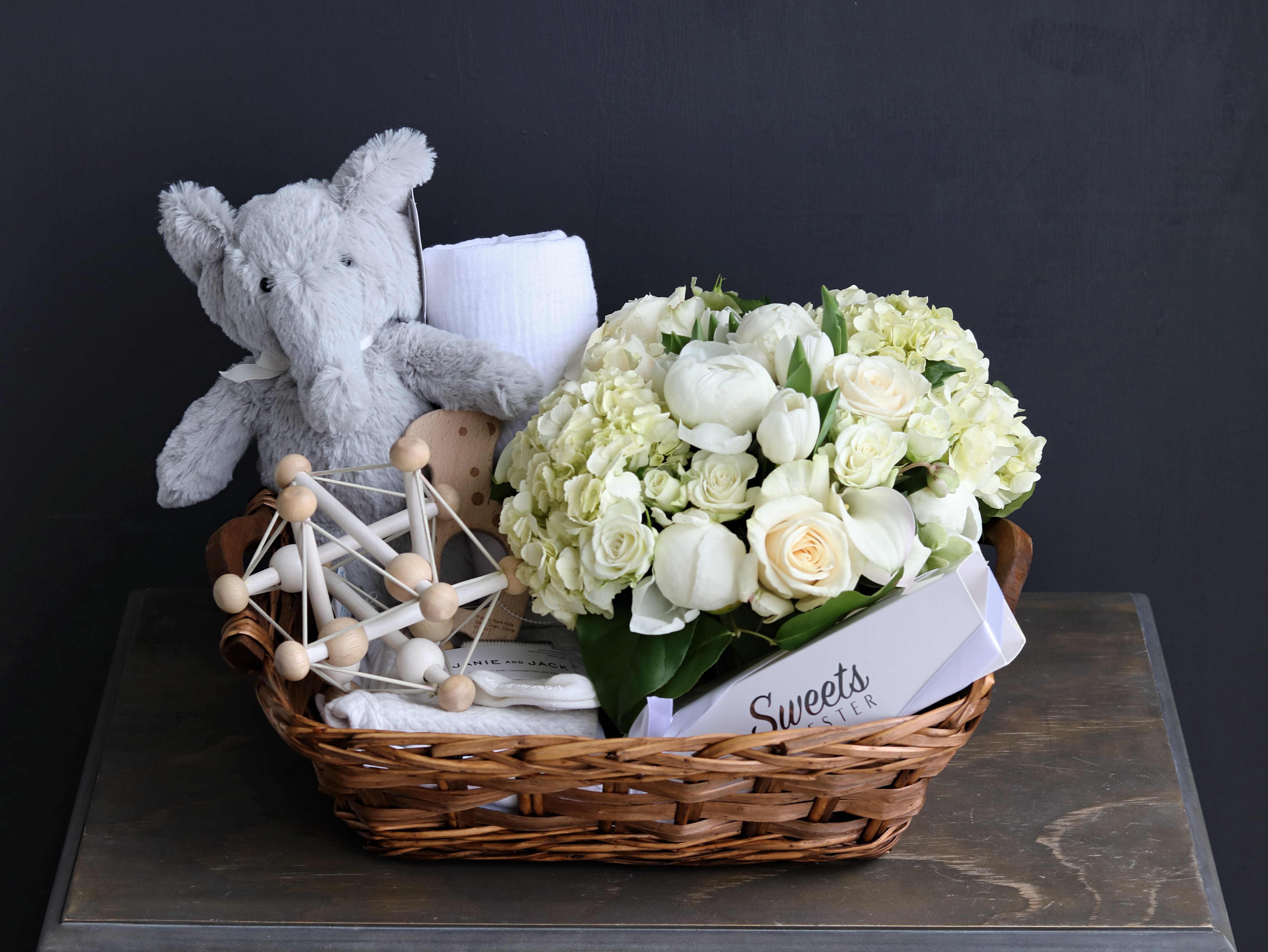 Family gift sale basket new baby