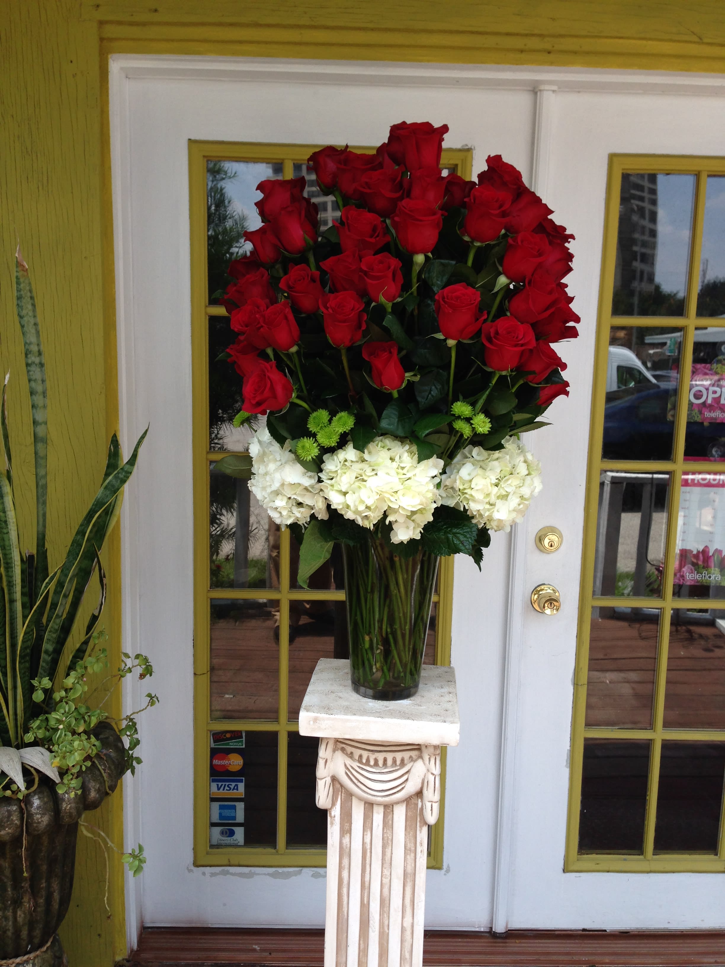 Premium Roses Premium Roses - Valentine's Day Say I Love You with special premium red roses ,long stem from Ecuador .