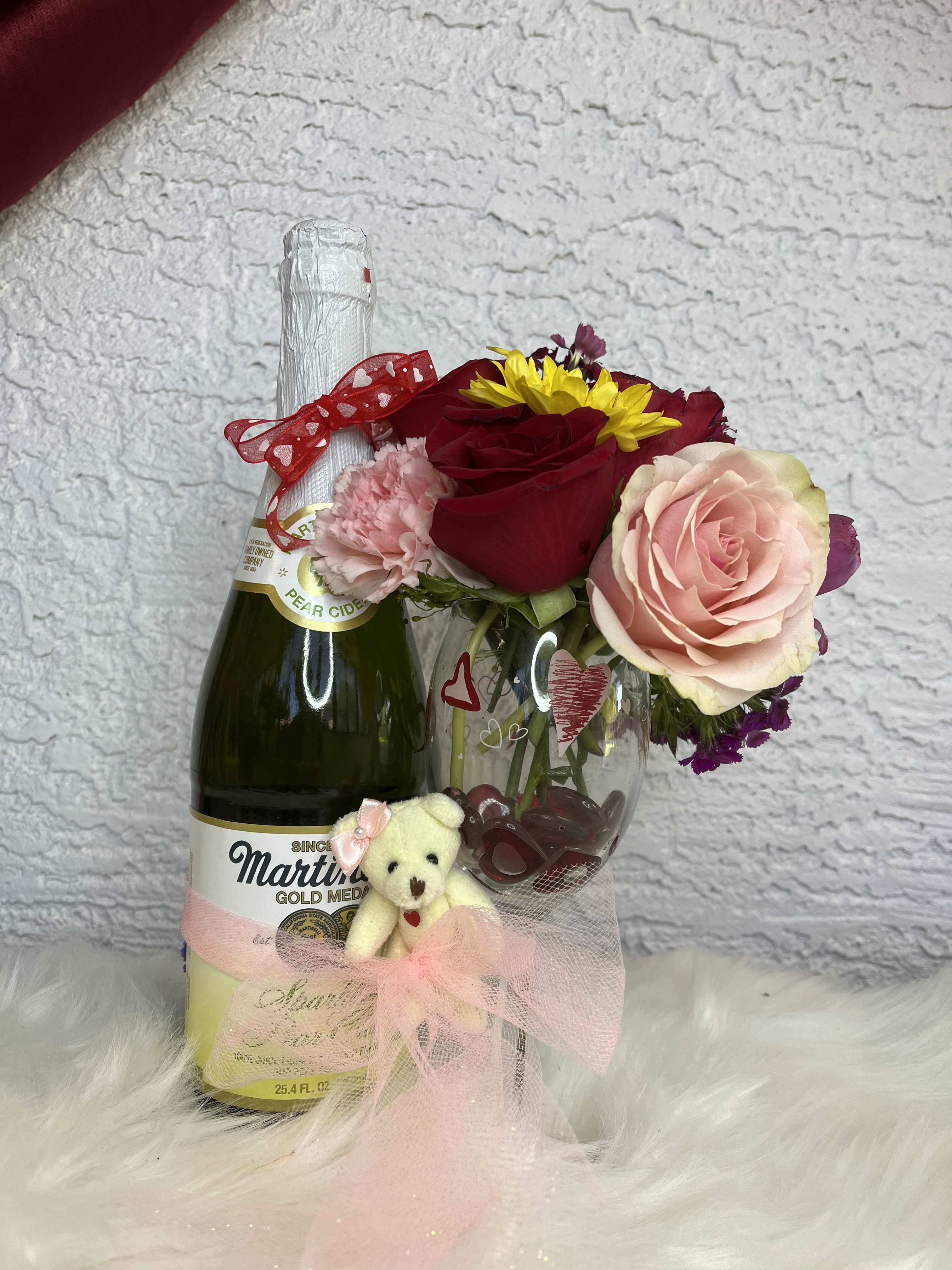 Cheers - Bottle of pear cider, accompanied by a glass decorated with hearts, fresh natural flowers and a mini bear. Special detail to toast and enjoy company.