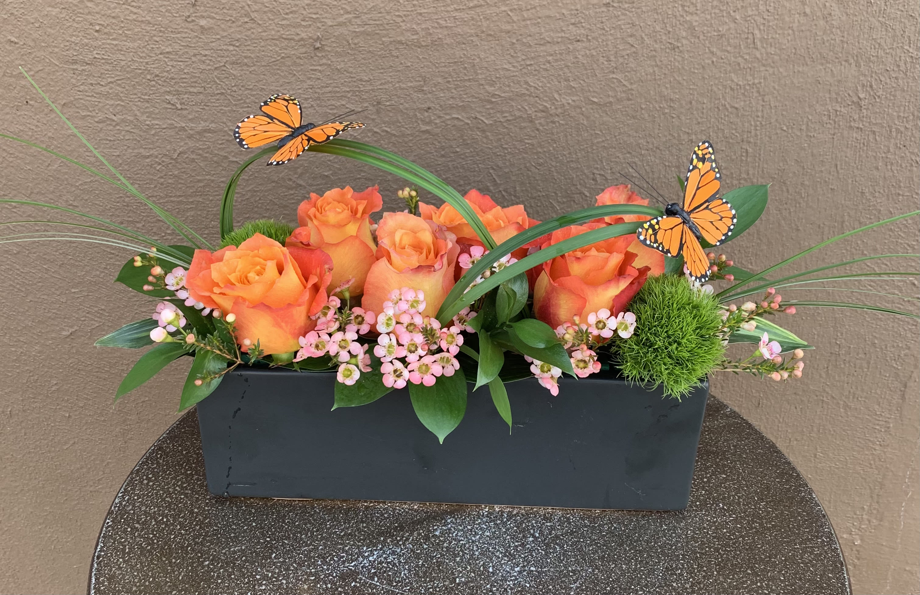 Free Spirit - 6 free spirit roses in a low black ceramic rectangle with beautiful matching accents.