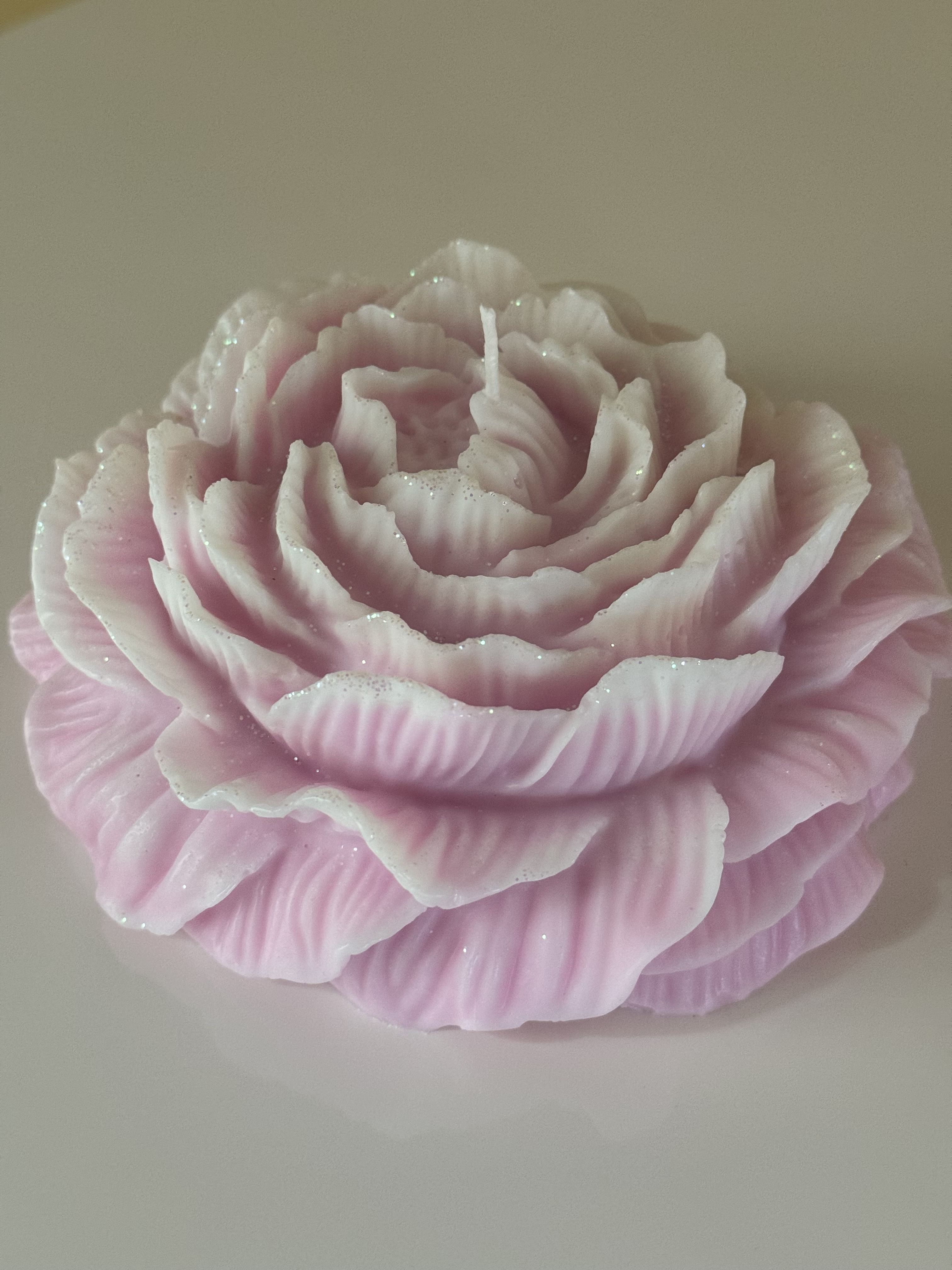 Peonie Candle - Beautiful large peony candle. Soy wax ,premium scented candle , perfect valentine gift, bridal shower gift, birthday gift , home decoration.  Size -Width: 8 cm, Height: 3.2 cm