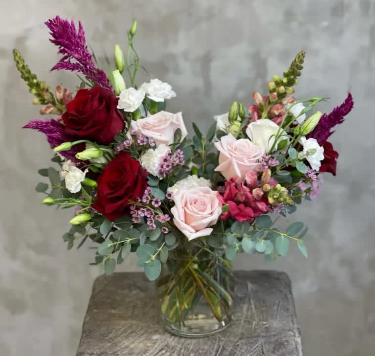 &quot;Love in bloom&quot; Arrangement - Step into a world of floral enchantment with our elegant arrangement. Immerse yourself in a captivating blend of exquisite Roses, Lisianthus, Pink Roses, Spray Roses, and Snaps complemented by an array of other stunning blooms.  *If you need further information, please feel free to contact us! (650-885-6421) we offer service for all special needs! *some seasonal flowers &amp; vases are subject to change based on the season &amp; availability.