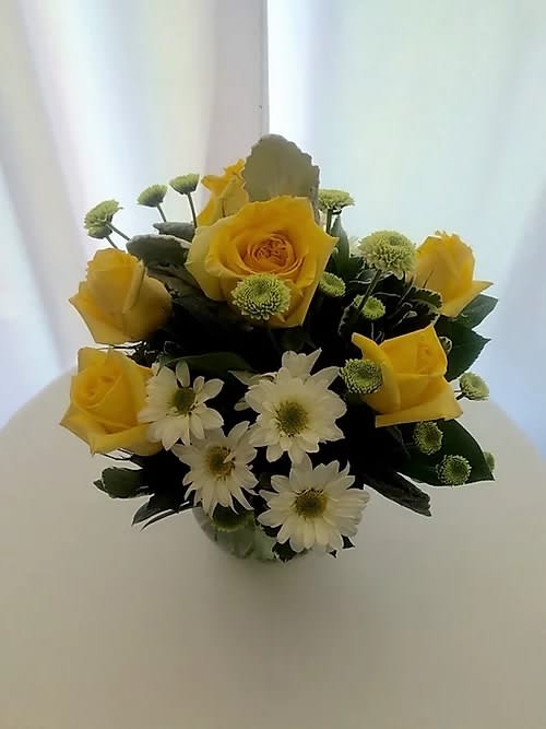 Yellow Rose and Daisies Centerpiece Yellow Rose and Daisies Centerpiece - Yellow Rose and Daisies Centerpiece
