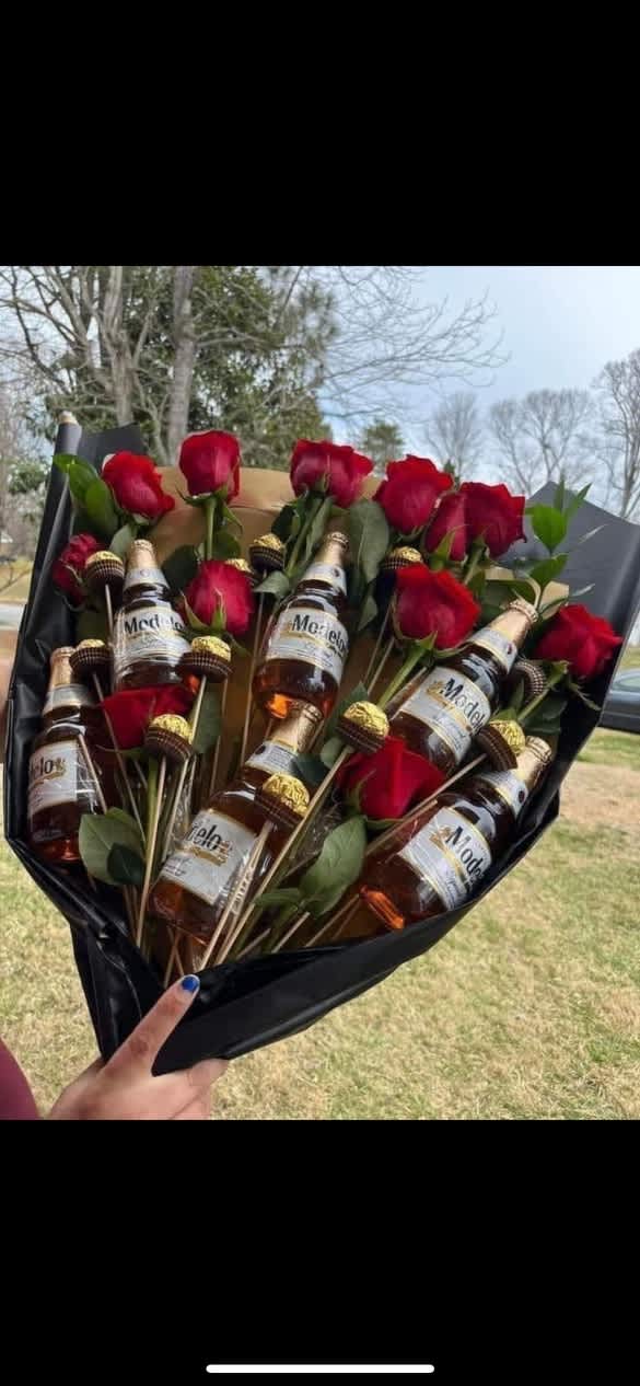 Boozy in love Boozy in love - show your love with this booze filled bouquet