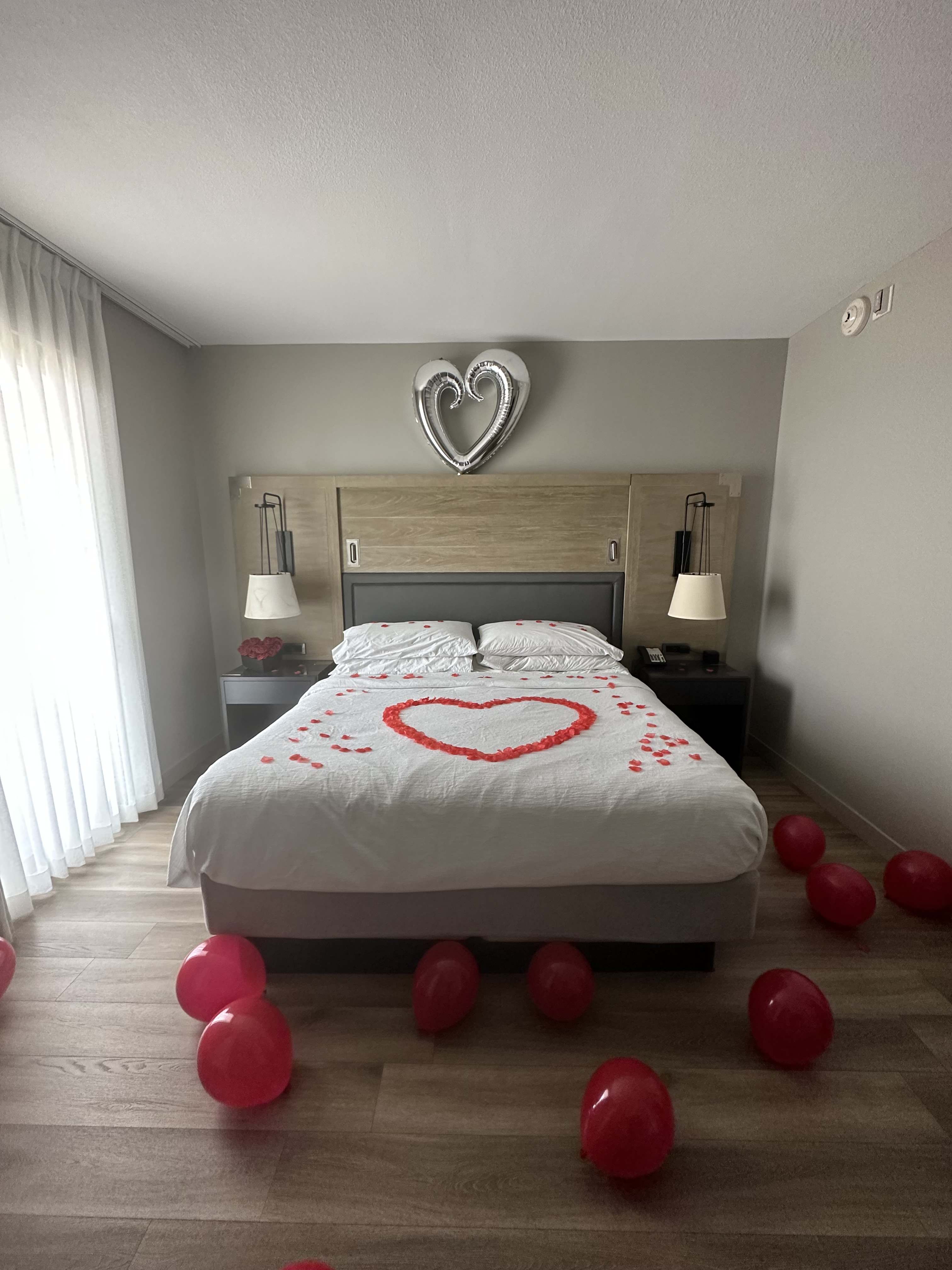 Room decoration - Standard are artificial petals Deluxe are Fresh petals