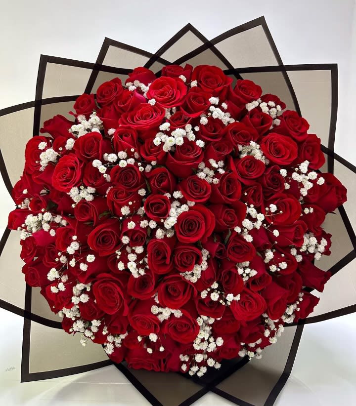 Hand wrapped Rose bouquet Hand wrapped Rose bouquet - 100 red rose hand wrapped in wrapping paper