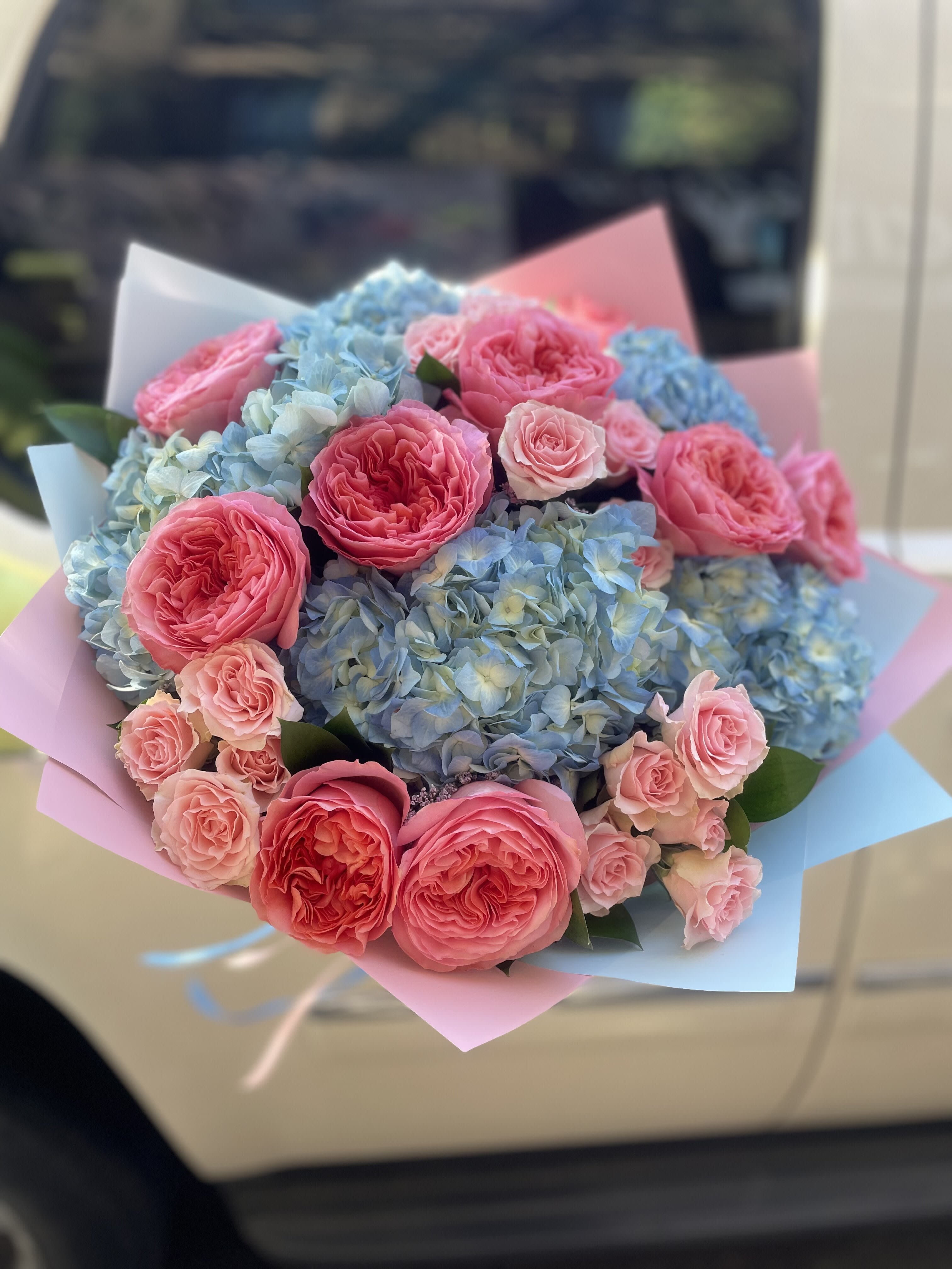 Super star Bouquet.         The photo shows a standard size. - On the first photo is a standard size.