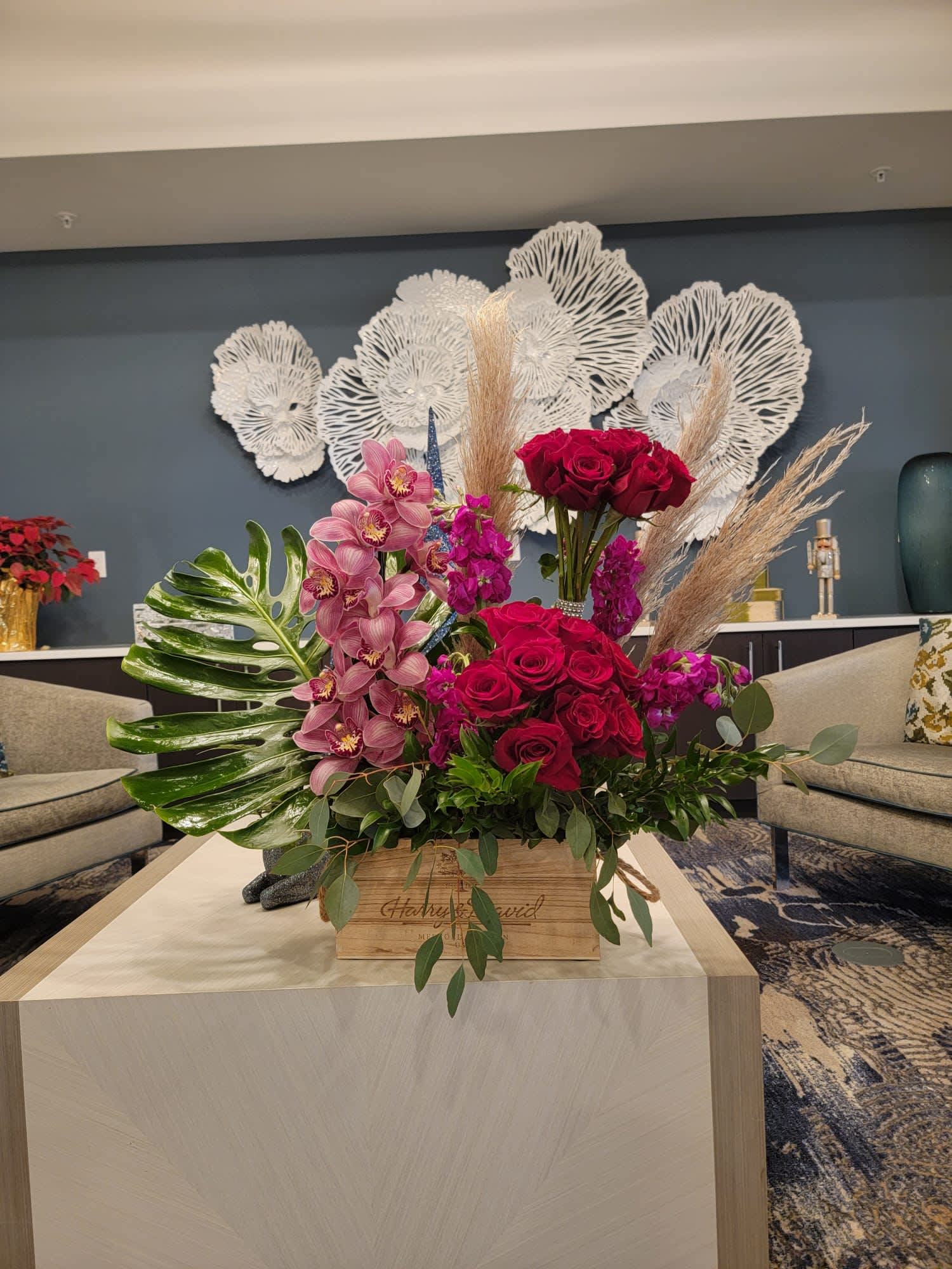 LUX PLUS LUX PLUS - ROSES AND MORE ROSES IN A BOUNCH AND SPREAD TO ALL THE ARRANGEMENT , SHARE WITH THIS THE MOST BEAUTIFUL ORCHILD: THE CYMBIDIUM!!, GREAT FOR ANY EVENT OR SPECIAL OCCASION