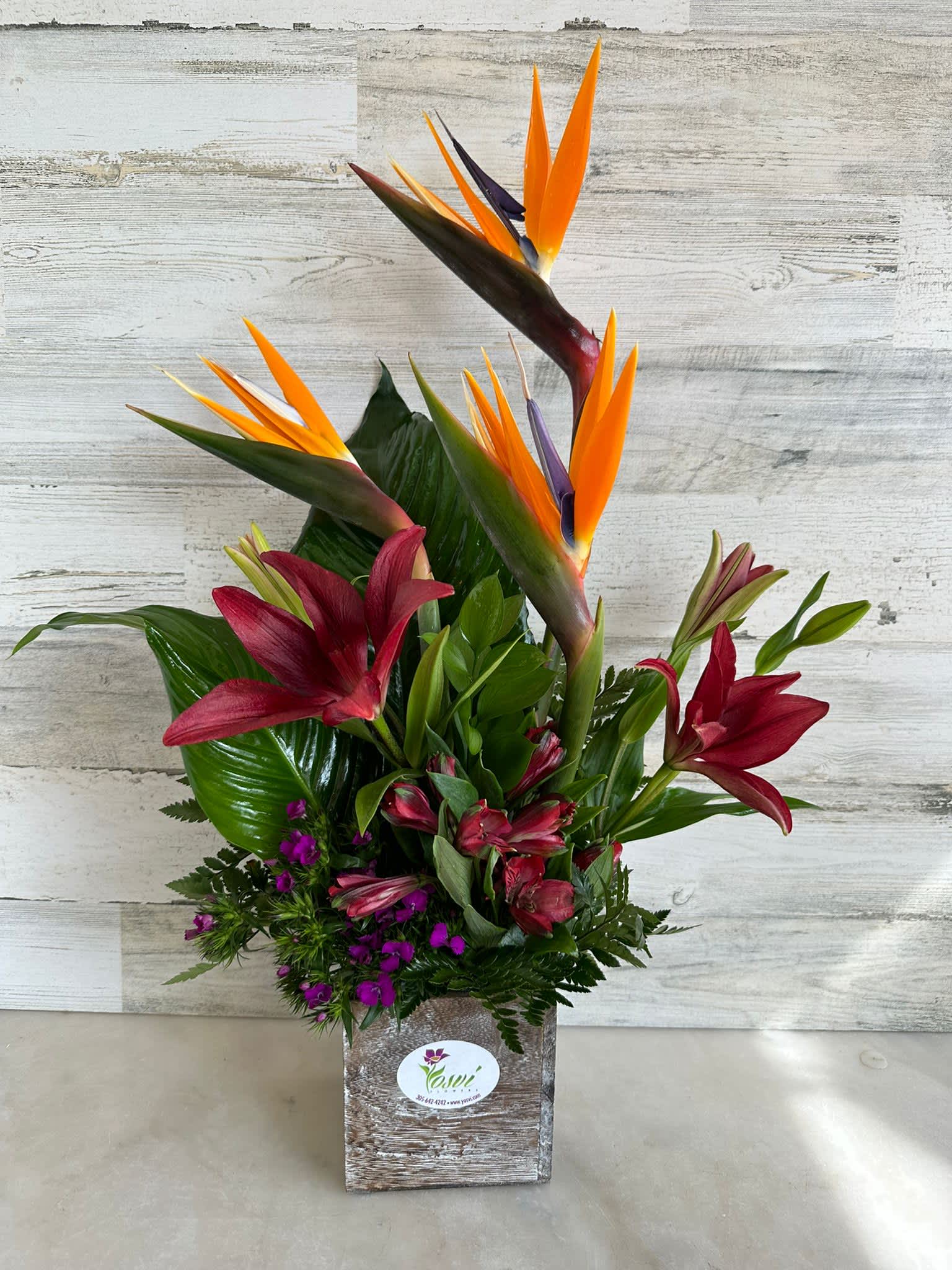 TROPICALBOX TROPICALBOX - LILIES DOWN, BIRD FLYINY UP WITH A PERUVIAN LILIES IN THE BOTTOM, CREATING A BEAUTIFUL ARRANGEMENT WITH A WOOD CUBE VASE
