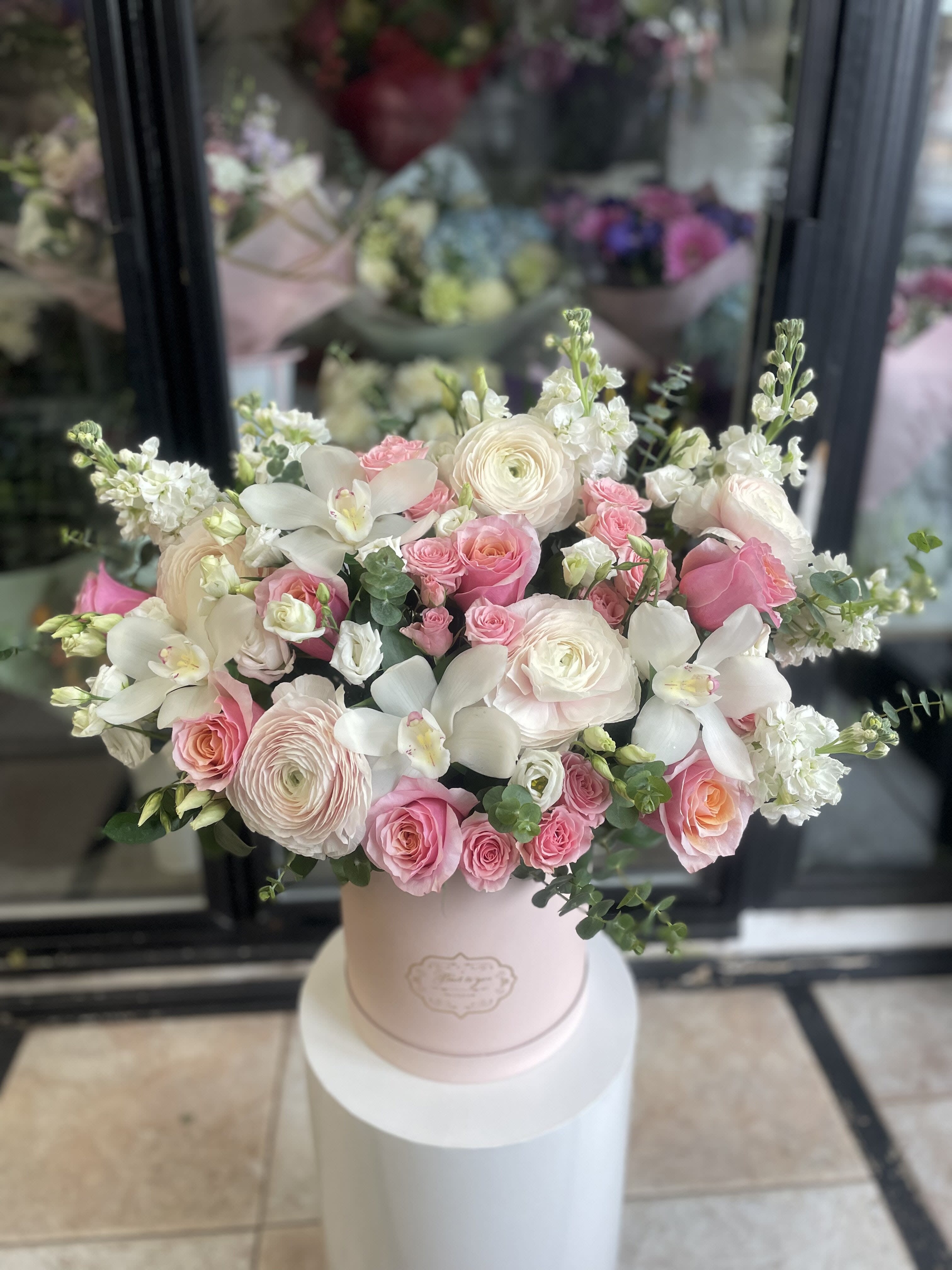 Fiesta Flowers Box. The photo shows a standard size. - The photo shows a standard size.