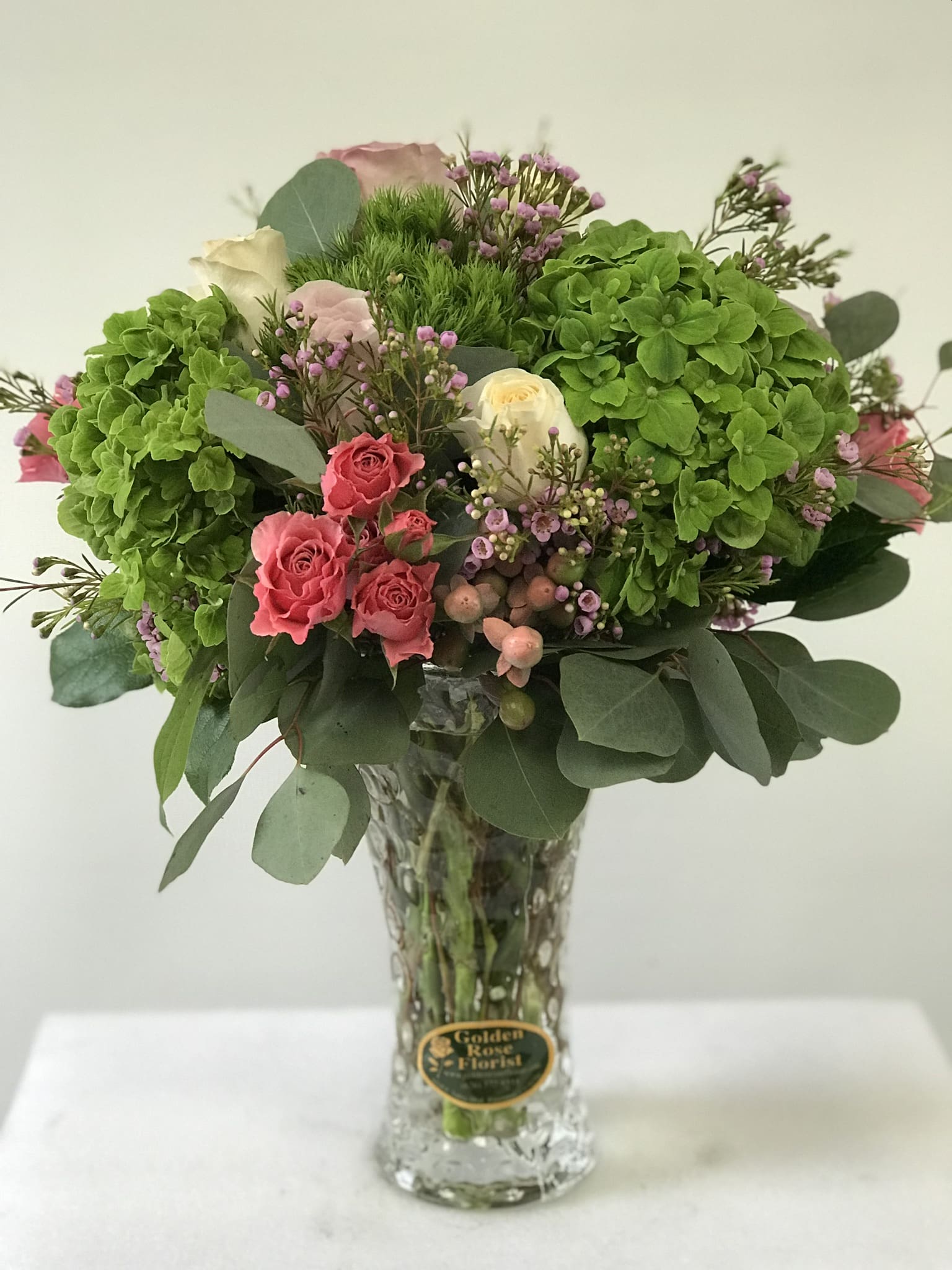 Cod 1360 - Roses, Mix Flowers  AS SIMILAR AS POSSIBLE  Substitution based on season, flowers availability or any unforeseen or uncontrollable circumstances 