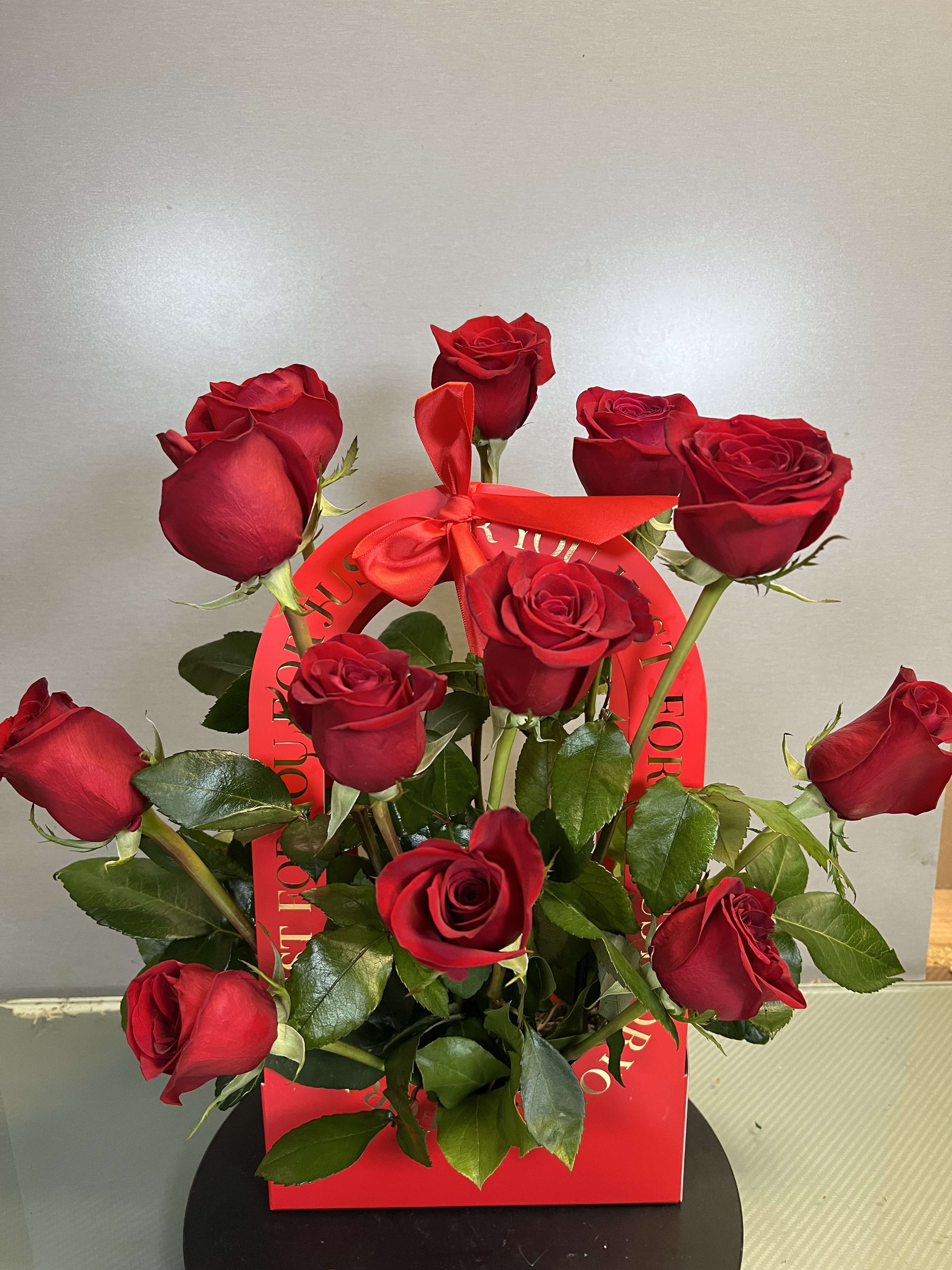 SWEET ROSES - 12 Stems Ecuadorian Roses AS SIMILAR AS POSSIBLE Substitution based on season, flowers availability or any unforeseen or uncontrollable circumstances 