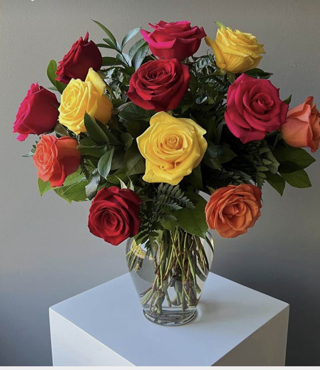 tricolors roses - 12 roses mixed red, orange and yelow.