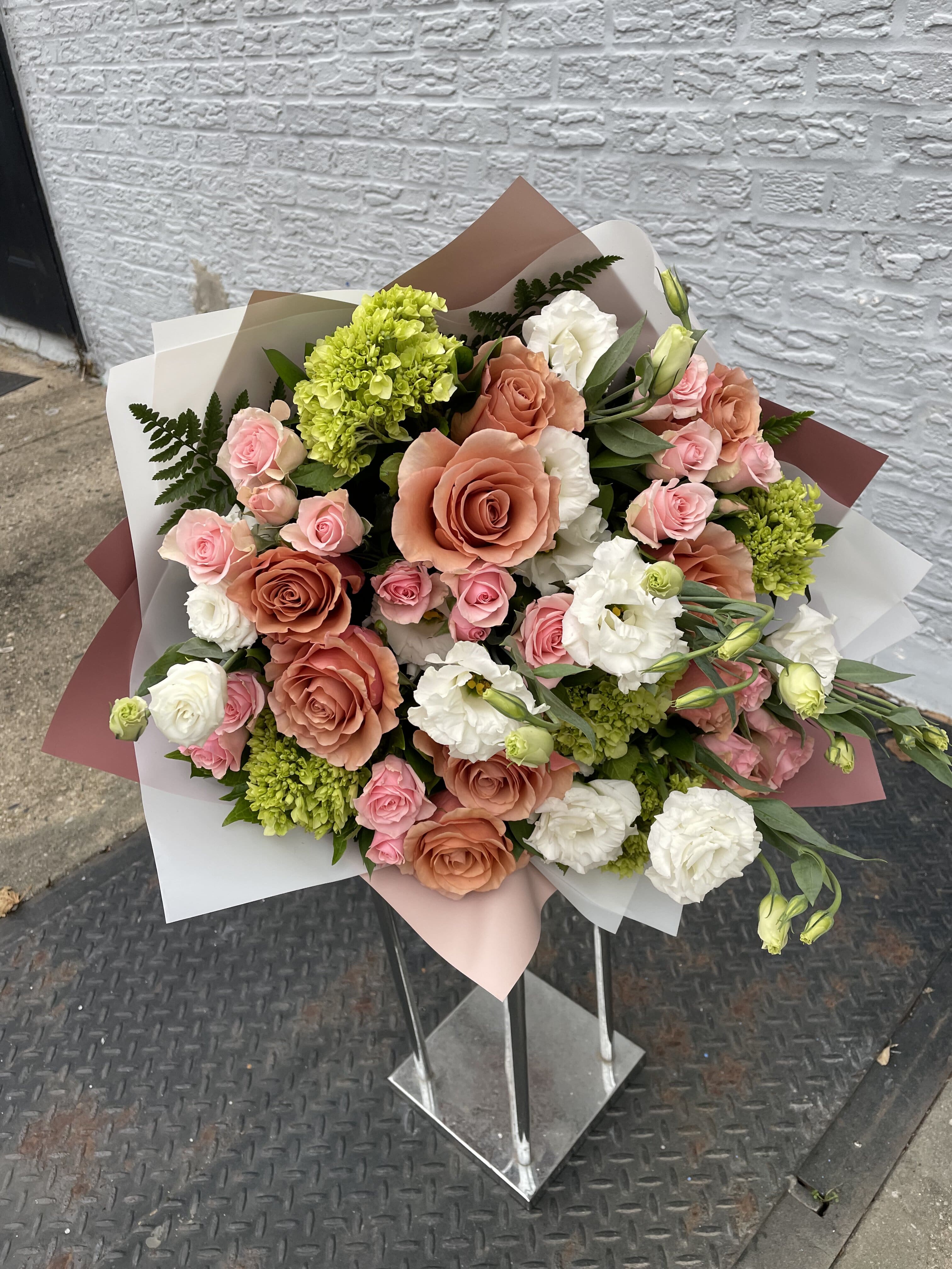 Cappuccino bouquet. The Photo Shows A Standard Size. - The Photo Shows A Standard Size.
