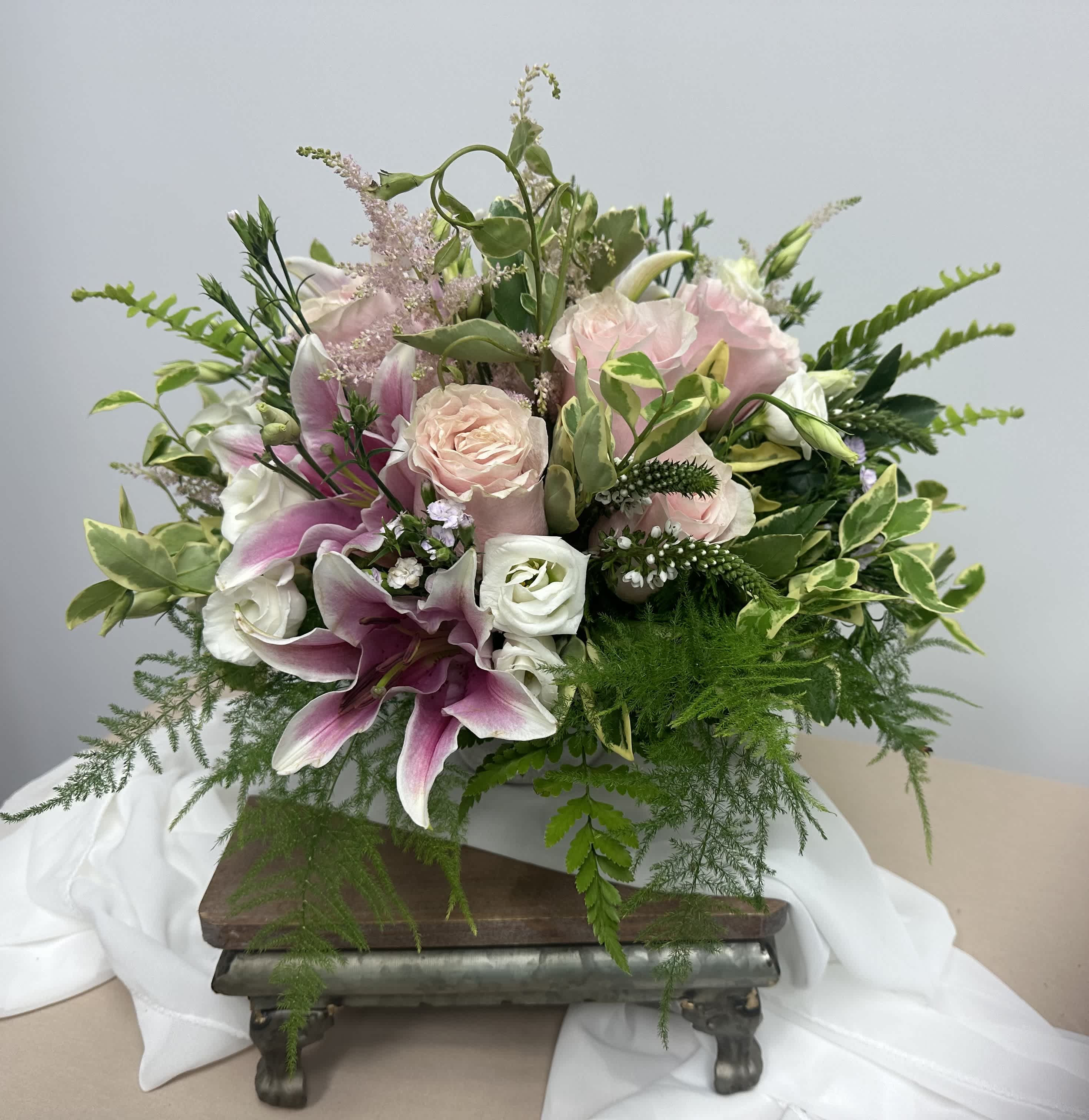 Mixed arrangement - Beautiful mix of roses and lilly's and lisianthus 