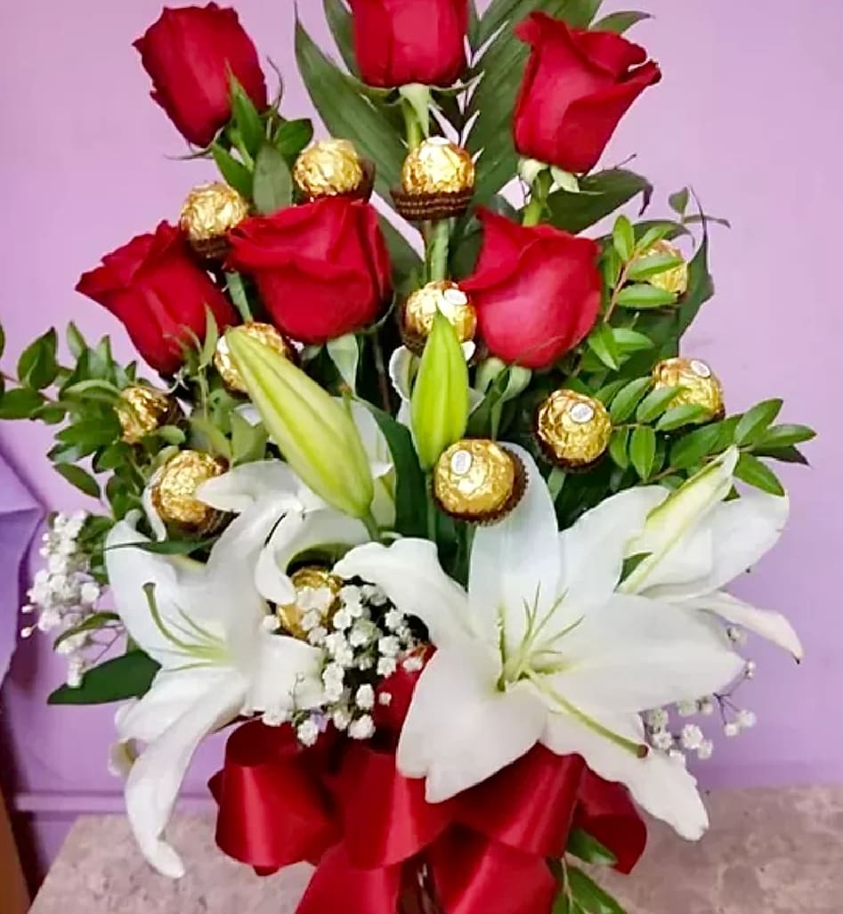 VDay 12 - This beautiful arrangement comes with 6 roses and 8 Ferriero Roches chocolates.   (If you are wanting to customize this arrangement for changing colors to the roses options can be ALL &quot;white, yellow, pink or red&quot; please call us to customize this arrangement.) 