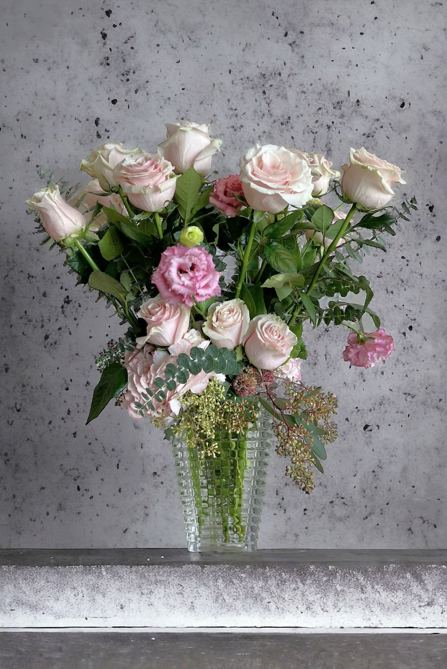 1 Dozen Pink roses  - 1 Dozen pink Mondial roses in a beautiful &quot;baccarat&quot; like vase 