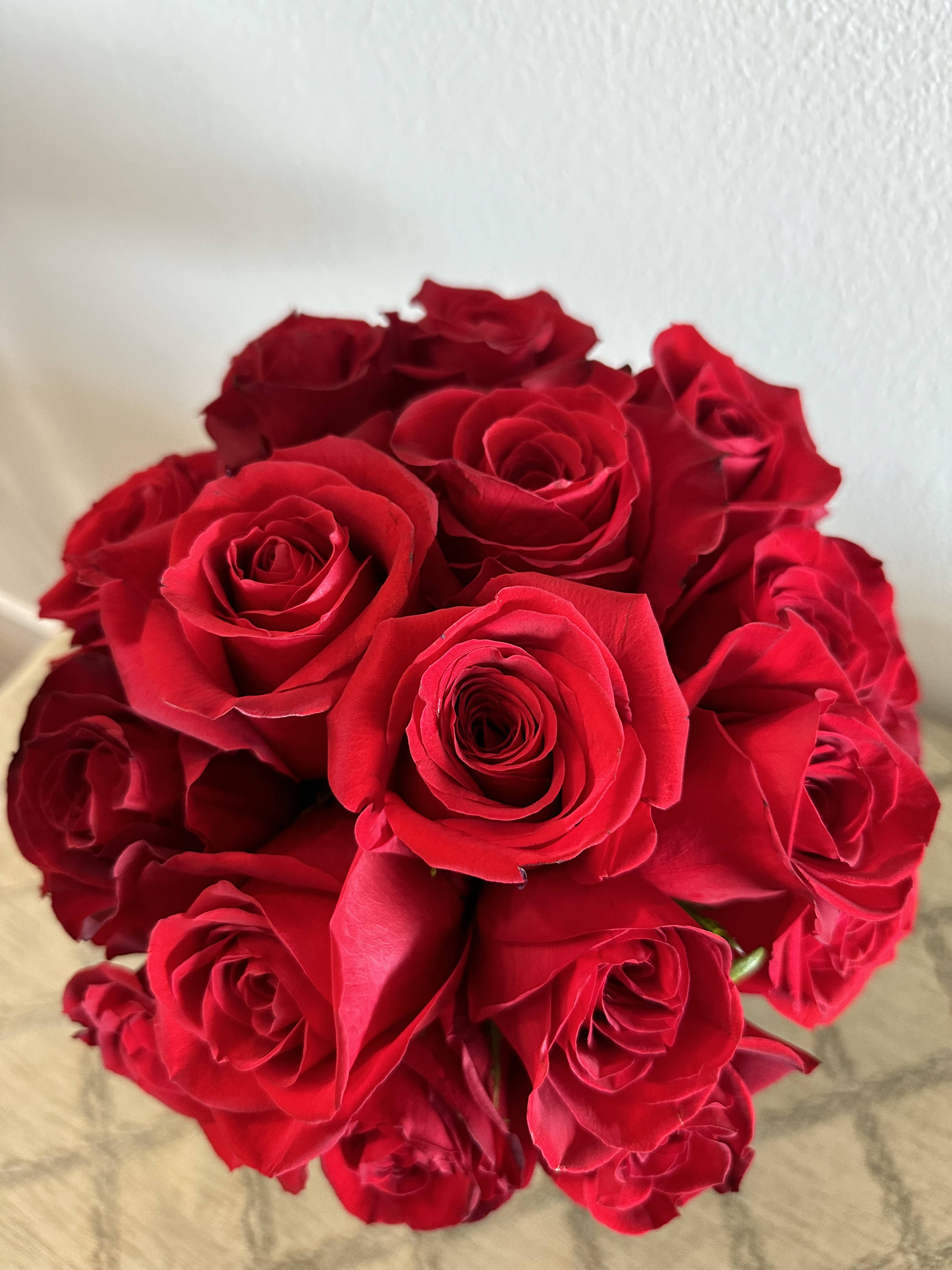 Ultimate red Ultimate red - 24 premium red roses designed in pave style
