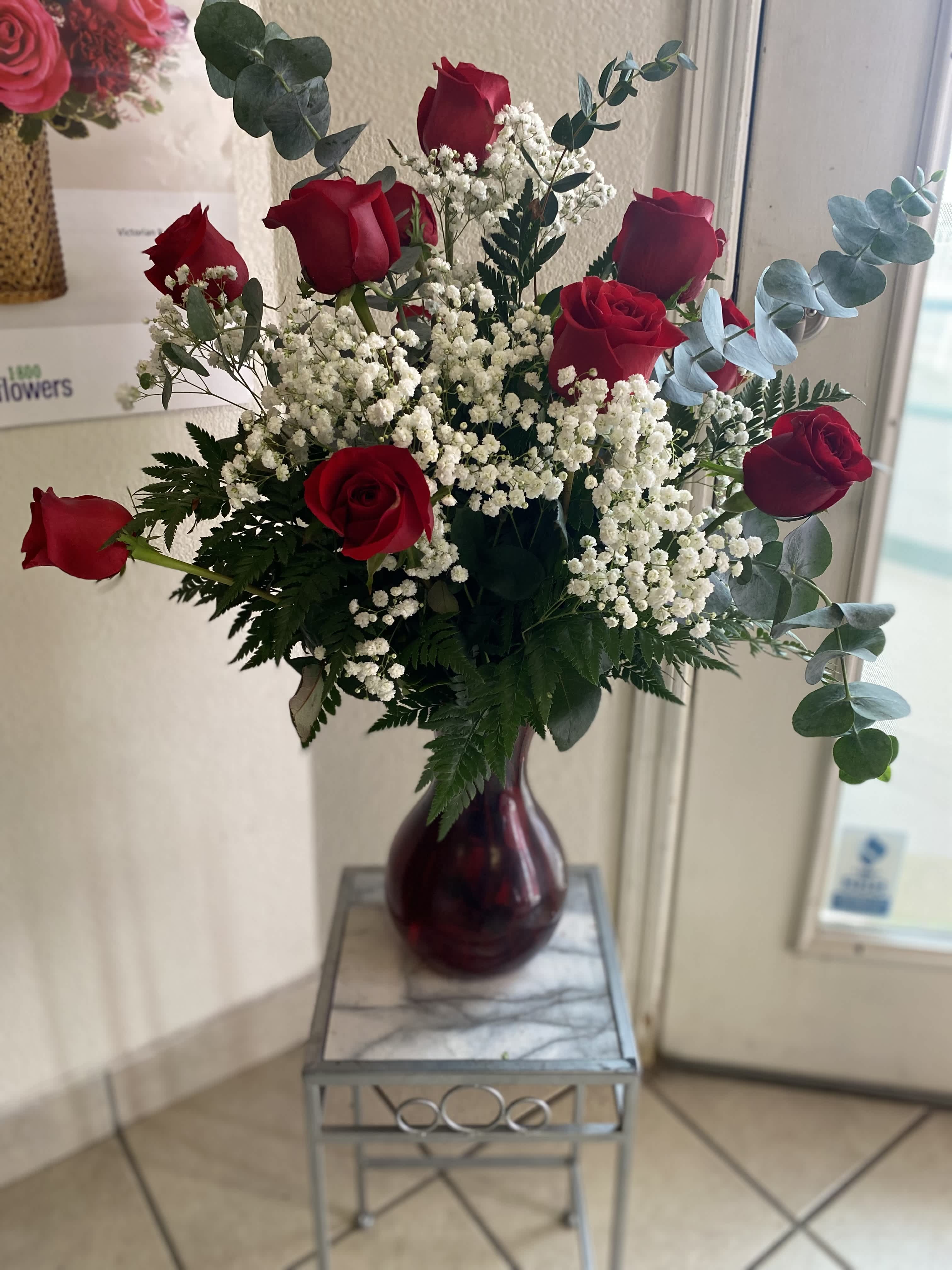 12 red rose in large vase - 12 red rose in arrange in a large vase with baby’s breath
