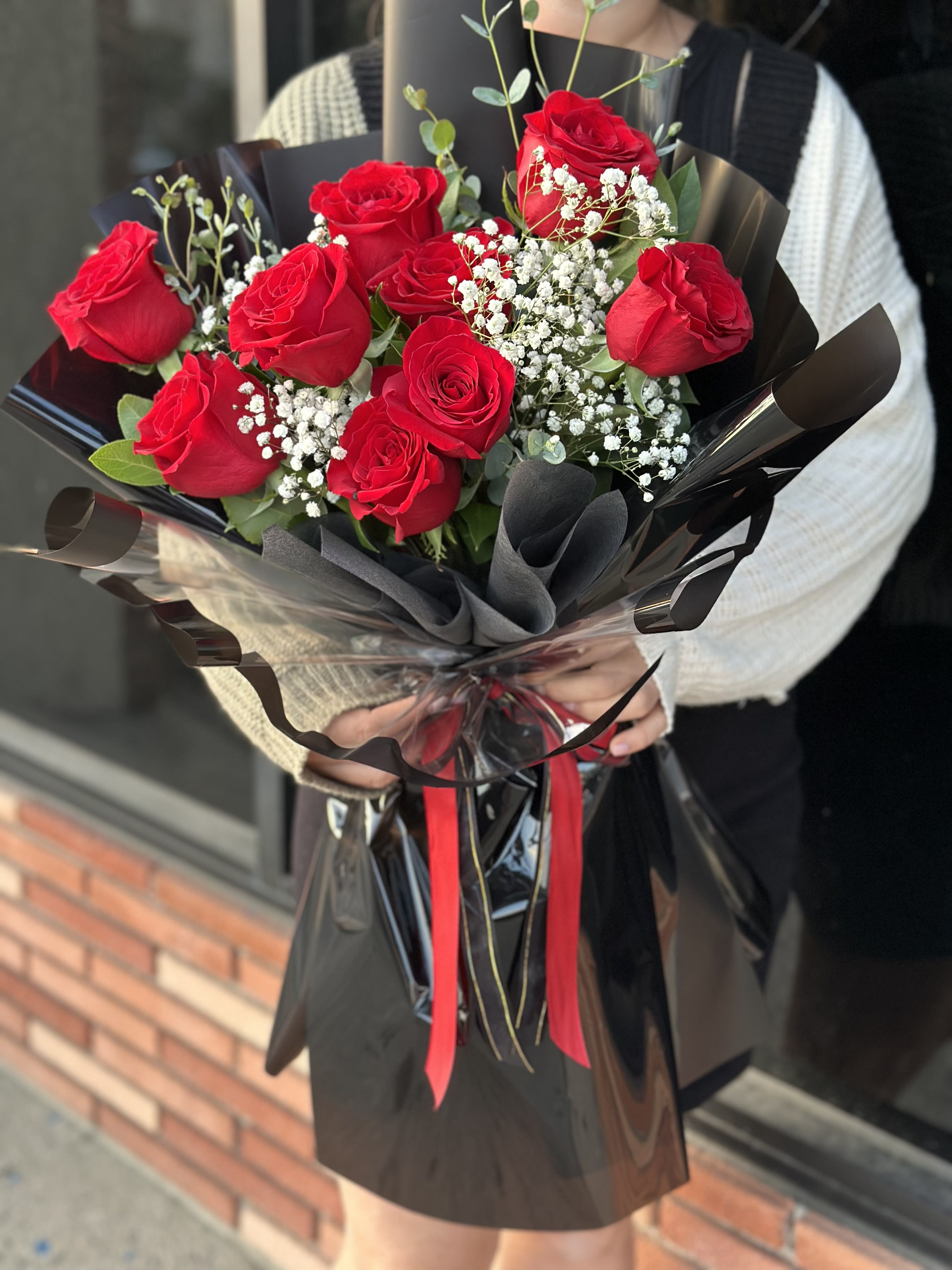 520 Love - Real bouquet size.  - There may be some substitution applied on your product due to seasons and the market supplies.