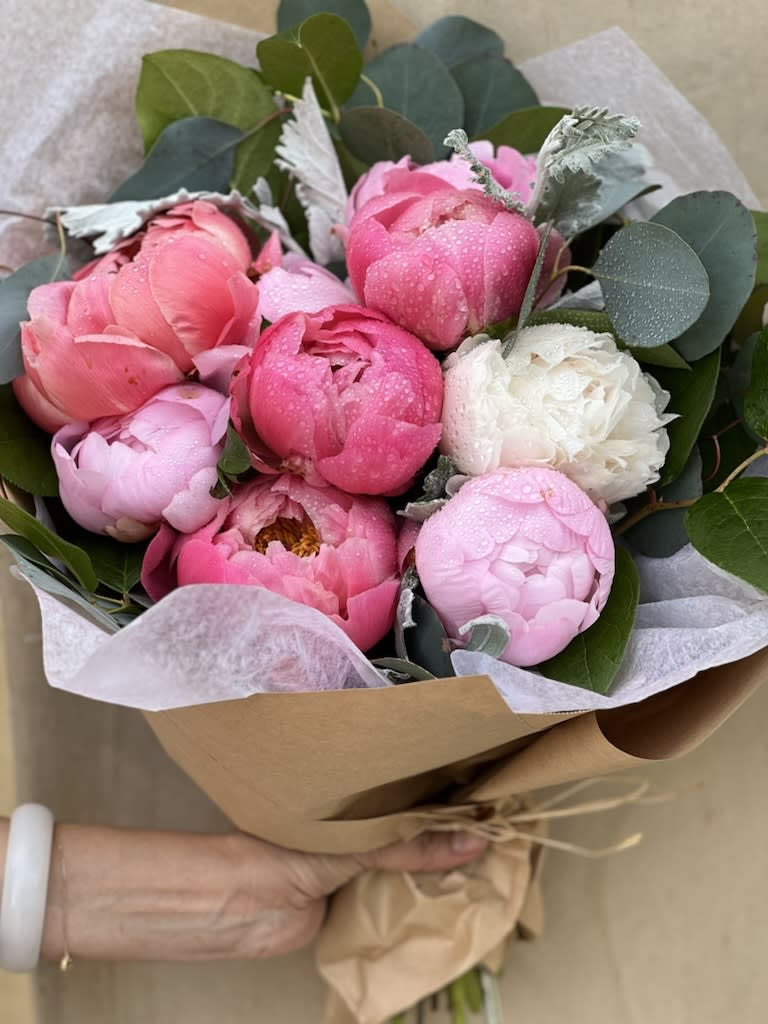 Peony charm bouquet - Peonies wrapped in brown paper, Which Inadvertently shows elegance and romance. besides, Mom loves peony. This is a perfect bouquet for you beloved Mom.