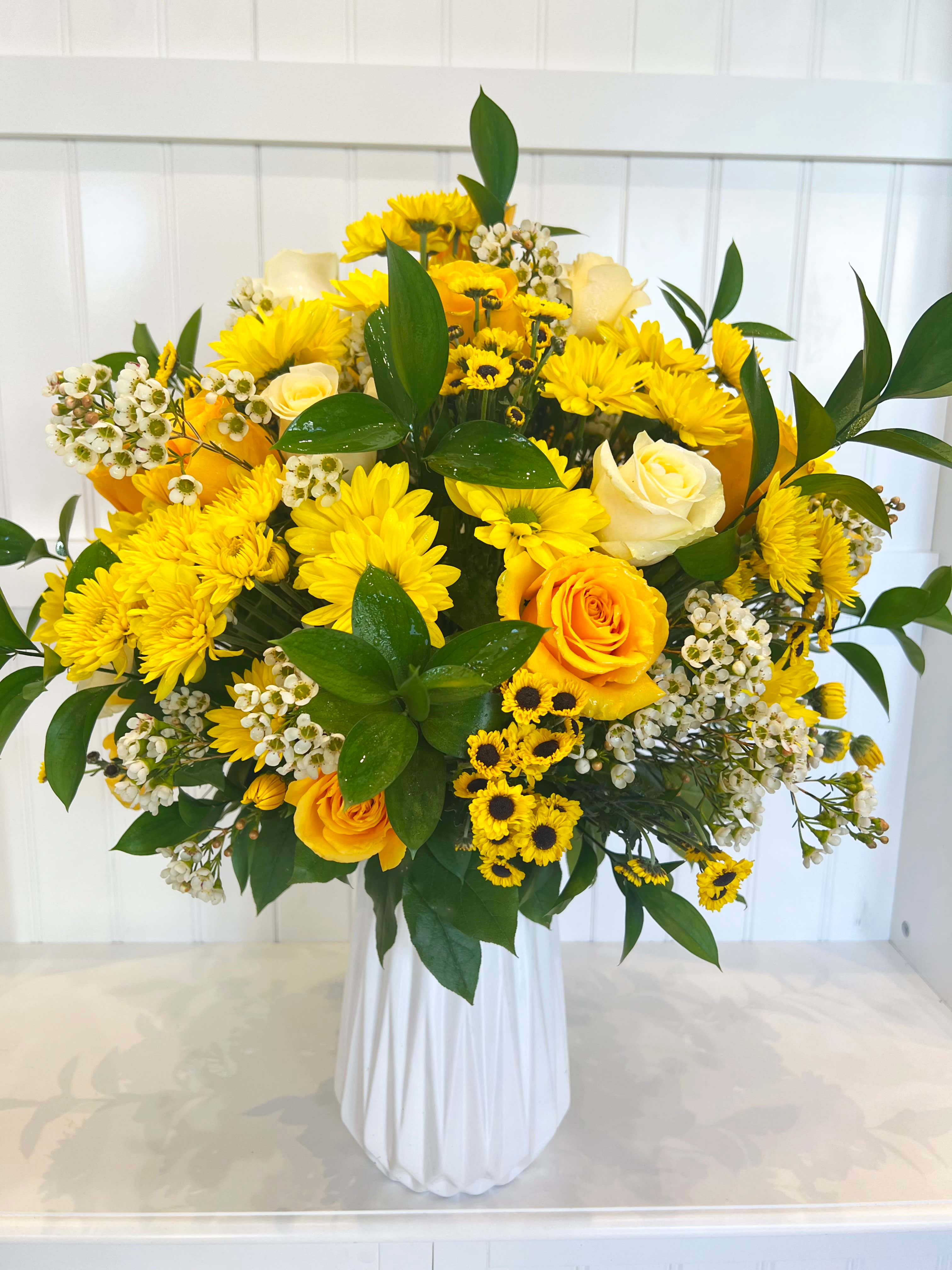 Stacie's Sunrise Stacie's Sunrise - Beautiful and radiant arrangement that will brighten up any room!!!! **Vase can vary due to availability.**