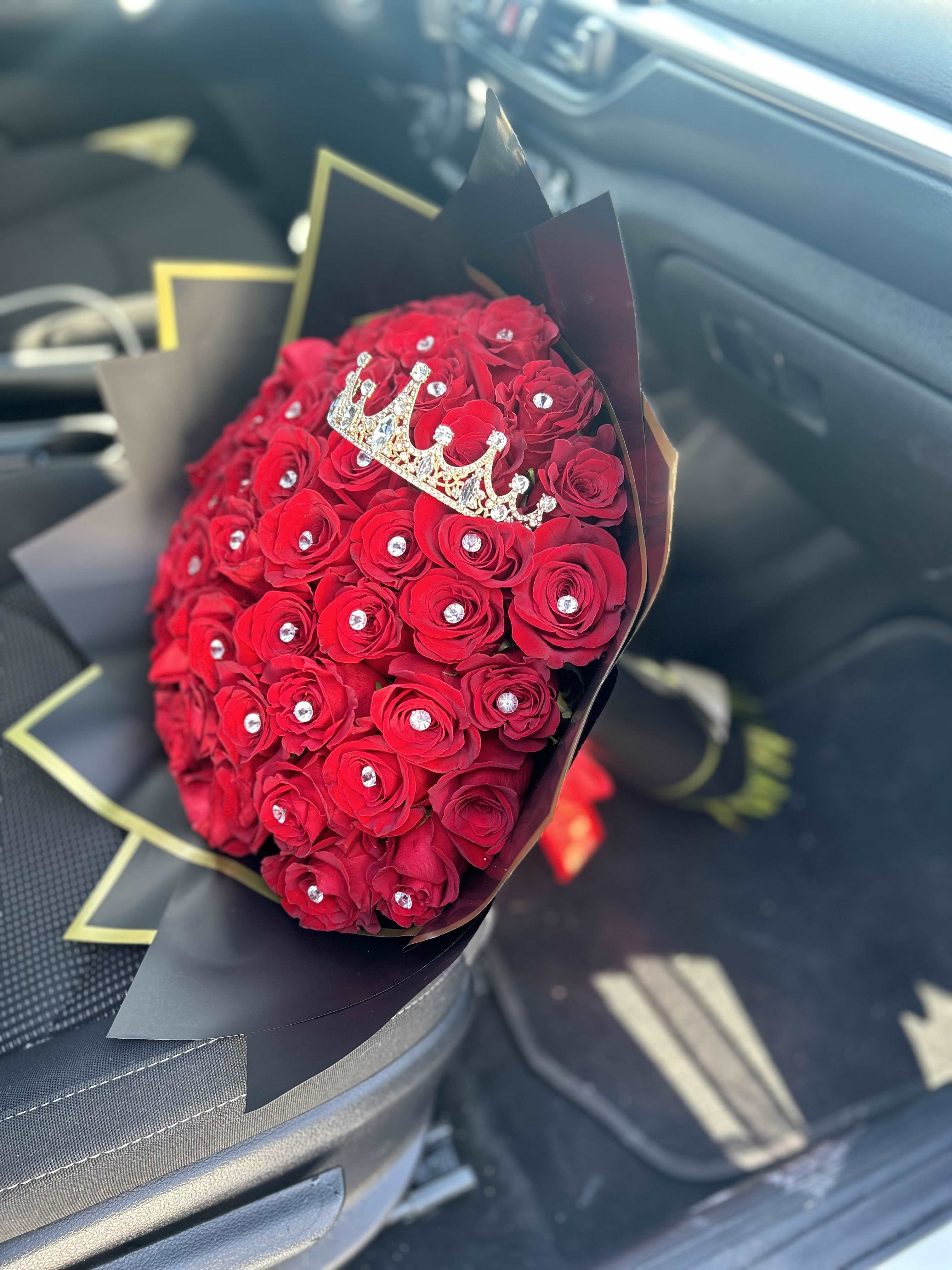 Royal Queen - 50 Rose Bouquet - Royal bouquet shiny and blingy