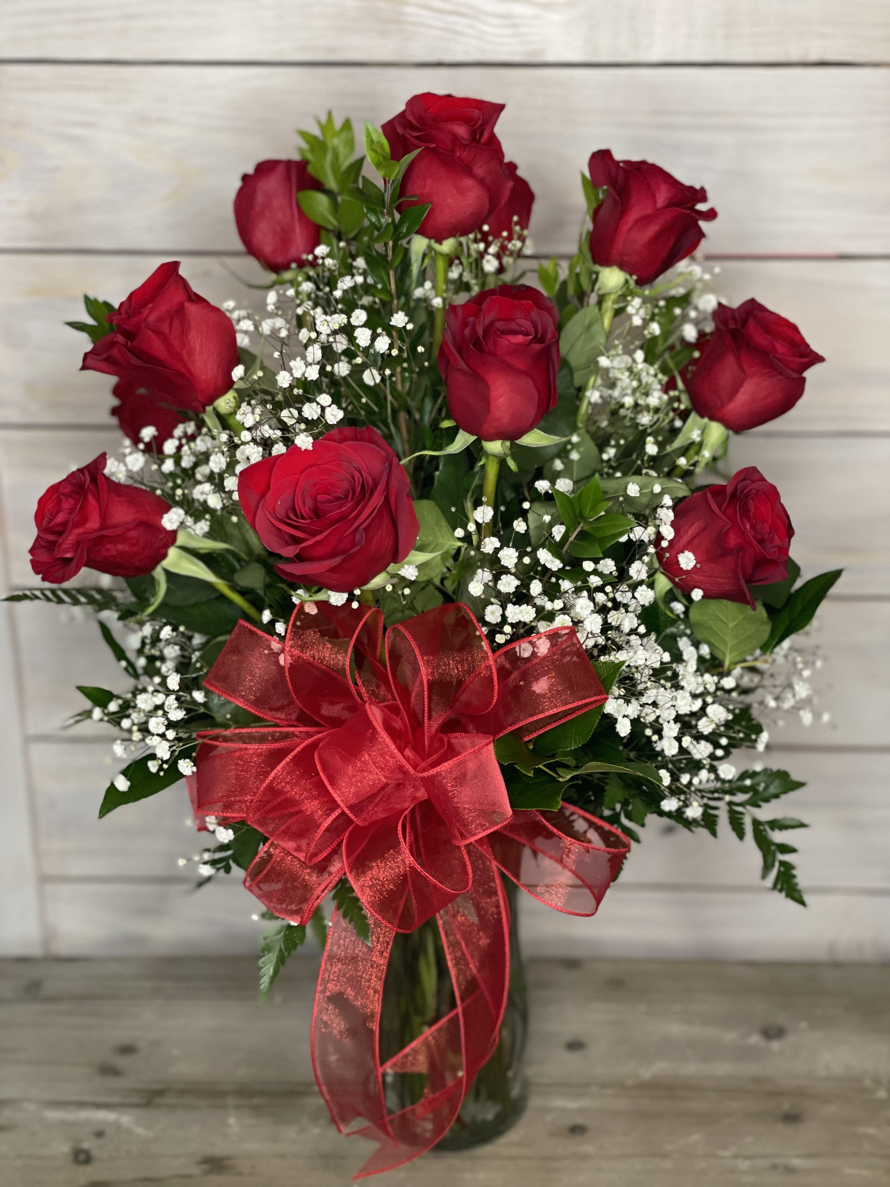 A dozen roses top
