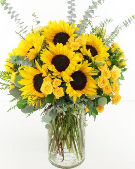 Sunflowers and Roses vase Sunflowers and Roses vase - Sunflowers bouquet