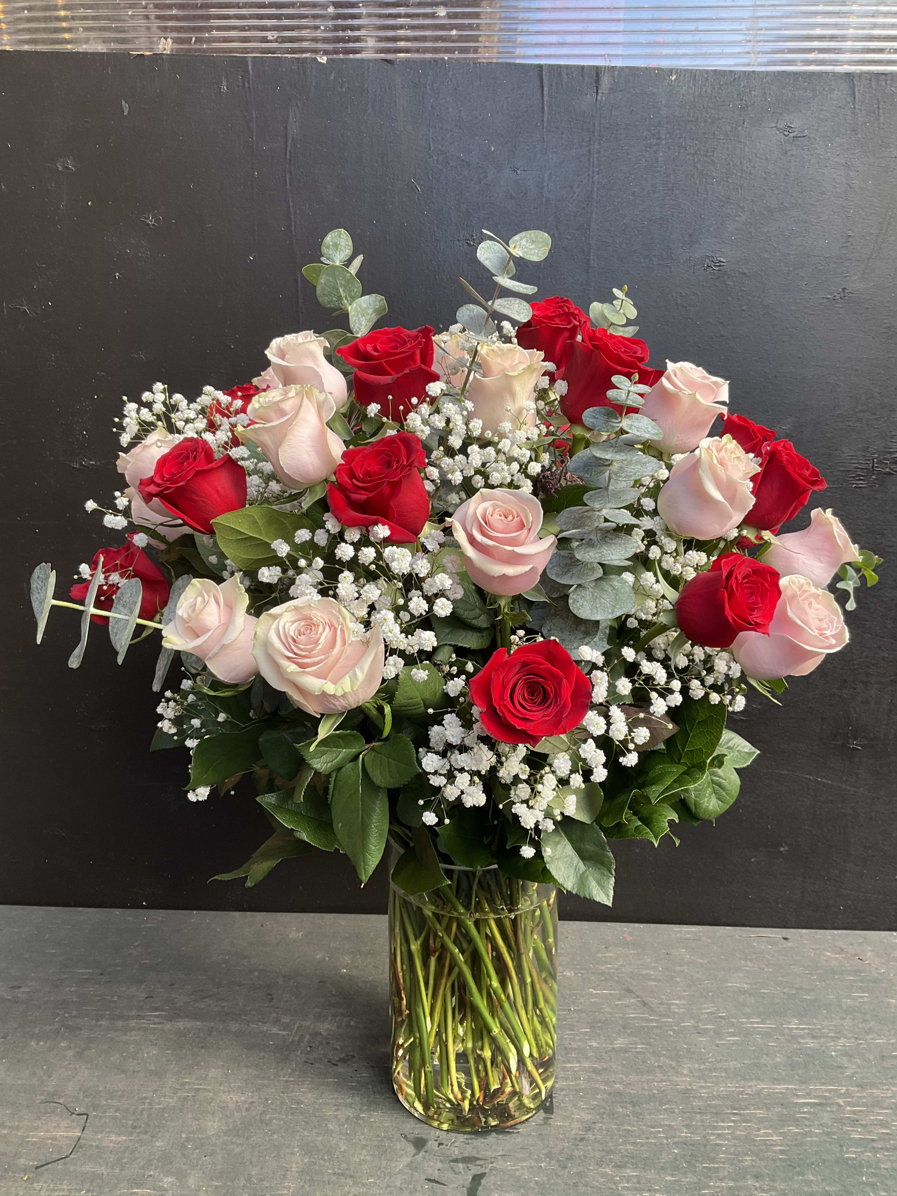 Lovely rose  - Wondering assortment of red and pink roses, beautiful gift for any occasion, whether it be your loved one, friend or family.   Lovely rose arrangement comes with a pot. Approximate dimensions: 5&quot;W x 10&quot;H