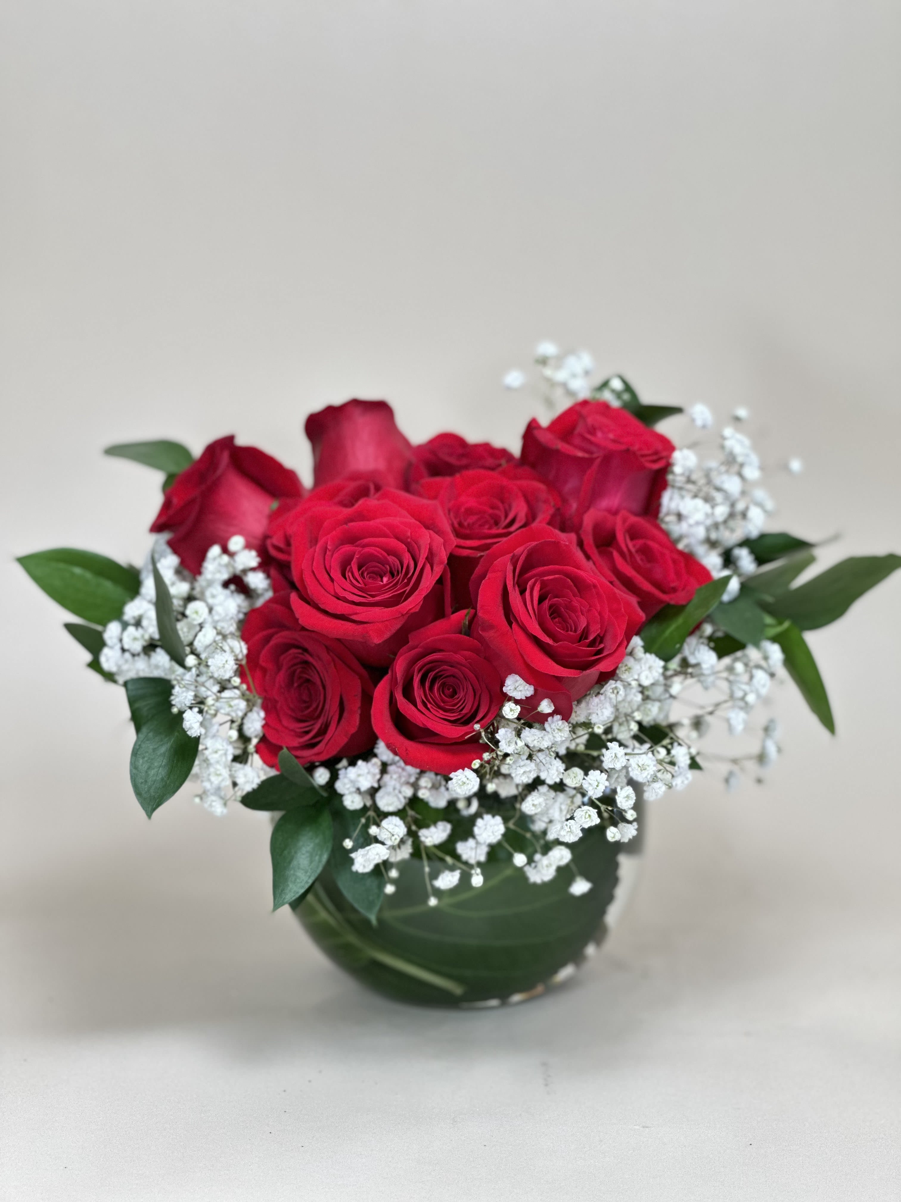 Season of Heart - Offer what you feel in your heart to someone, today. (12 Roses) Arrangement will be in a clear glass vase.
