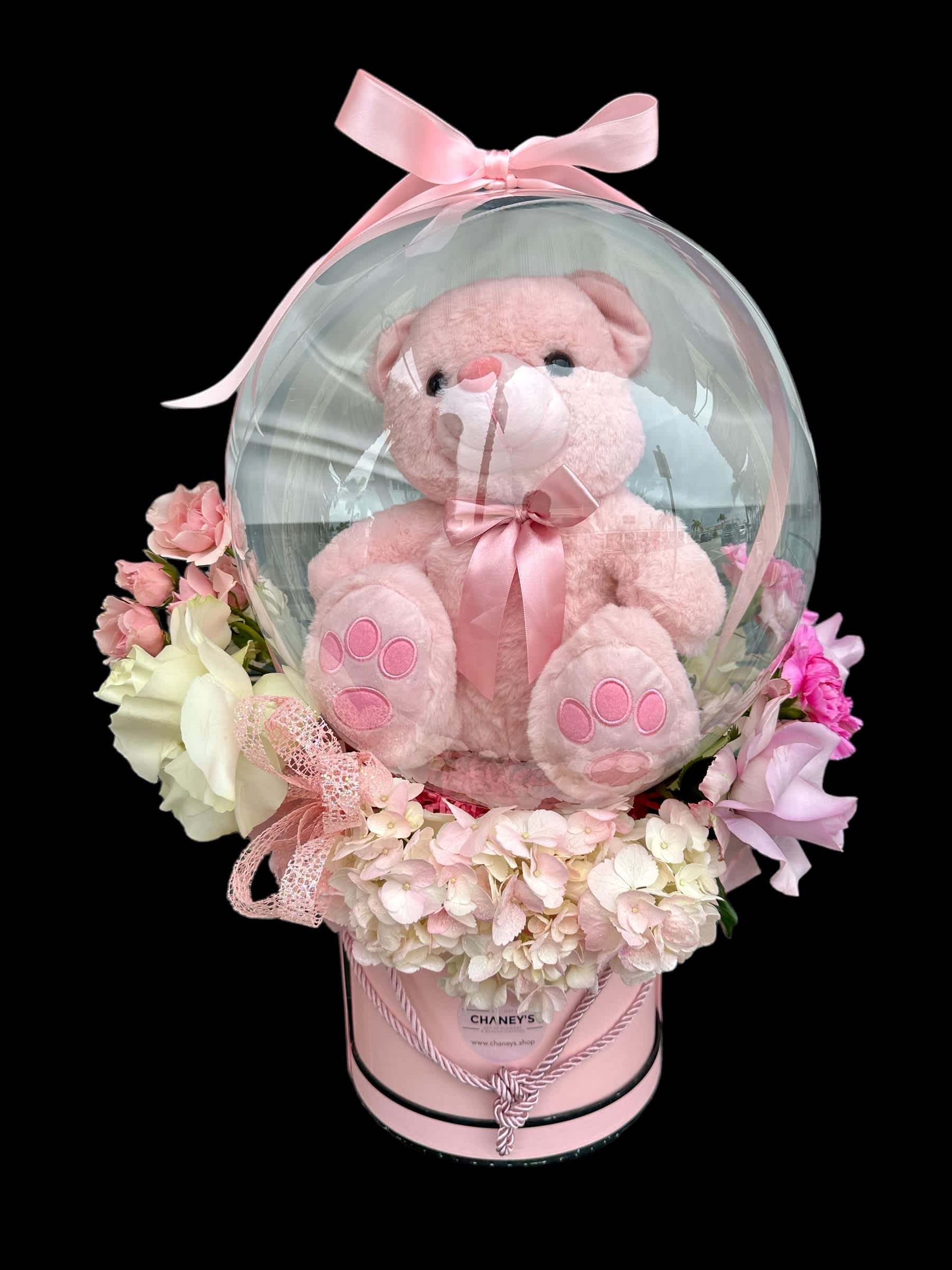 Chaney´s ITS A GIRL! Your First Teddy Box PINK - The perfect gift for a new born baby girl! A cute pink teddy bear inside a latex ballon (to take out), surrounded by beautiful fresh cut flowers. All nicely designed with love in a pink box. 