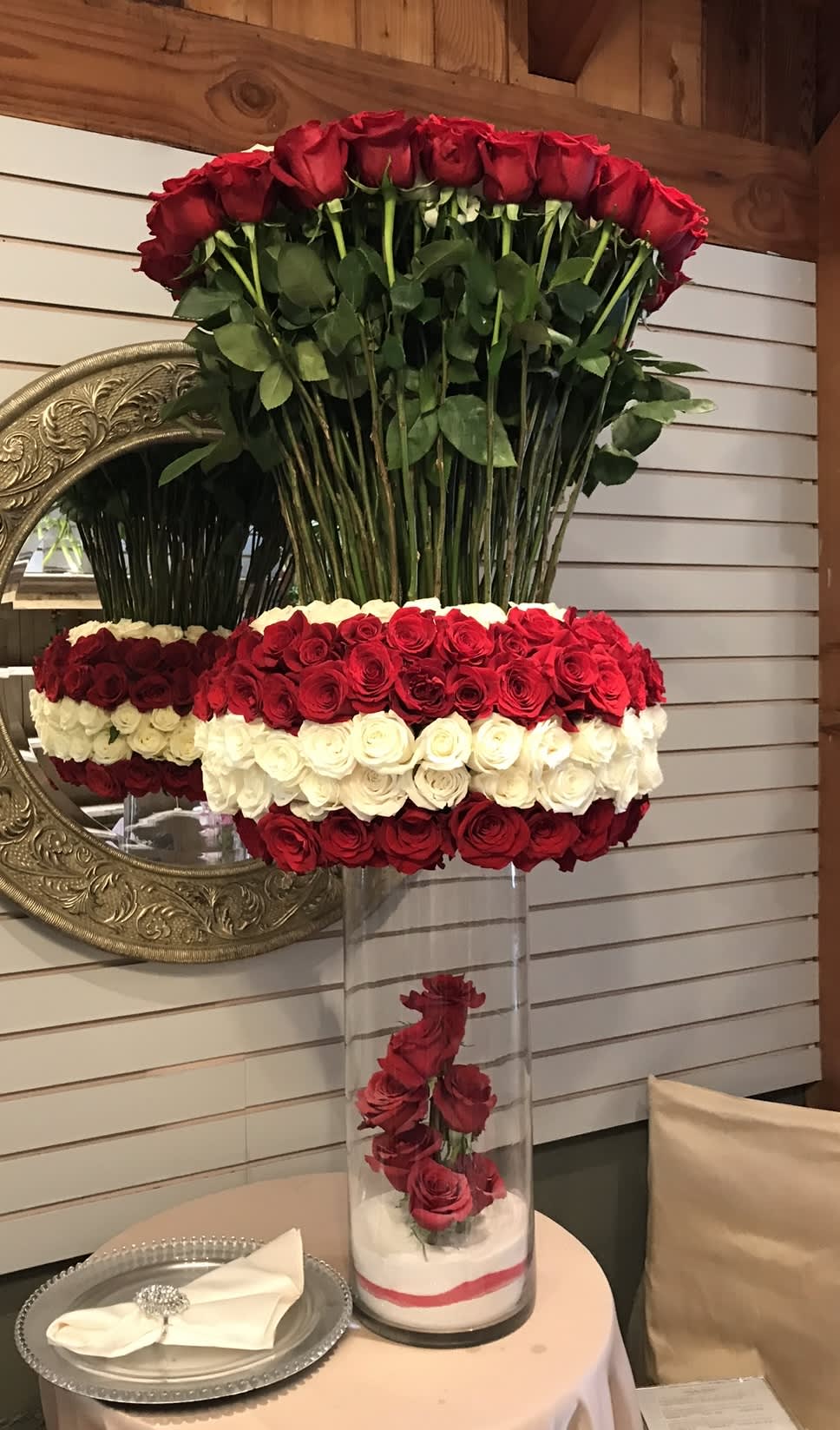 Red Princess - Flower : 150 red Ecuadorian roses in a tall cylinder glass vase with roses and red&amp; white sand. 