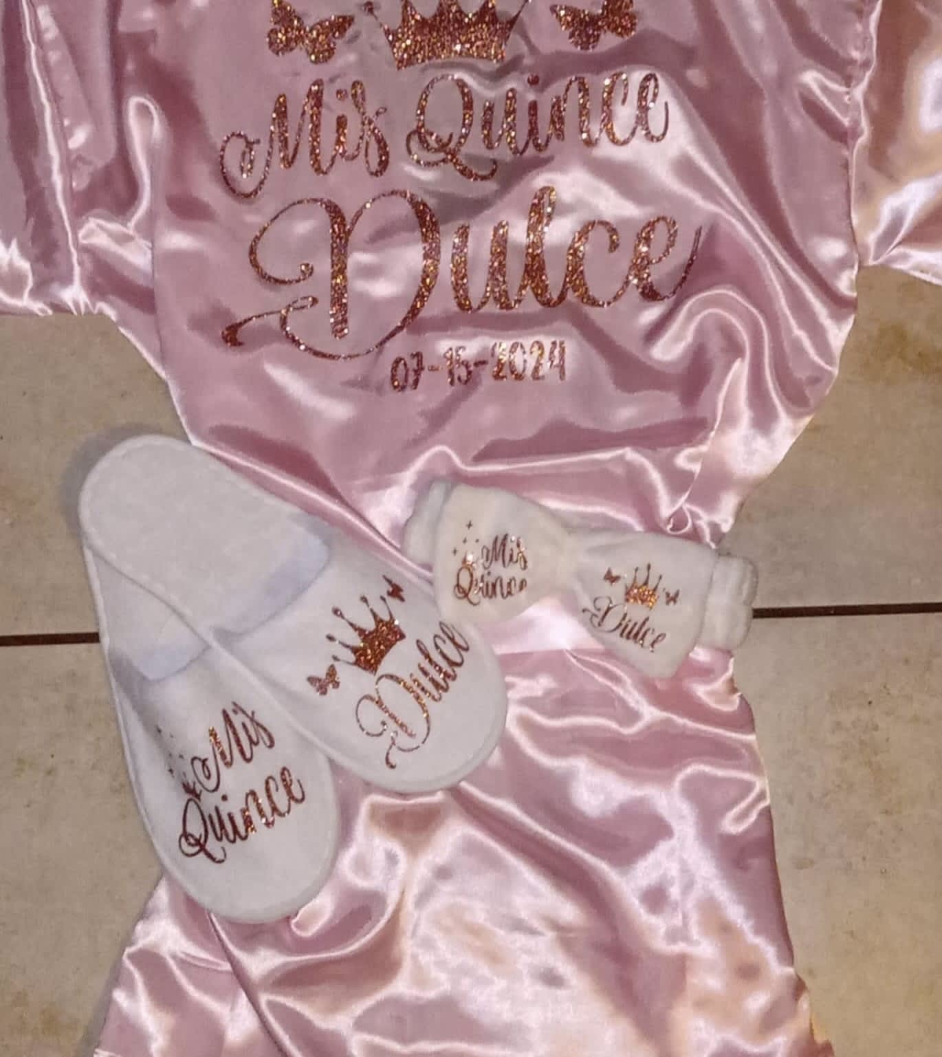 Silk robe and slippers set - Silk robe and slippers personalize set for brides, bridesmaids, quinceaneras, Sweet 16th, mothers of the bride, mother of the quinceaneras or mothers of the Sweet 16th