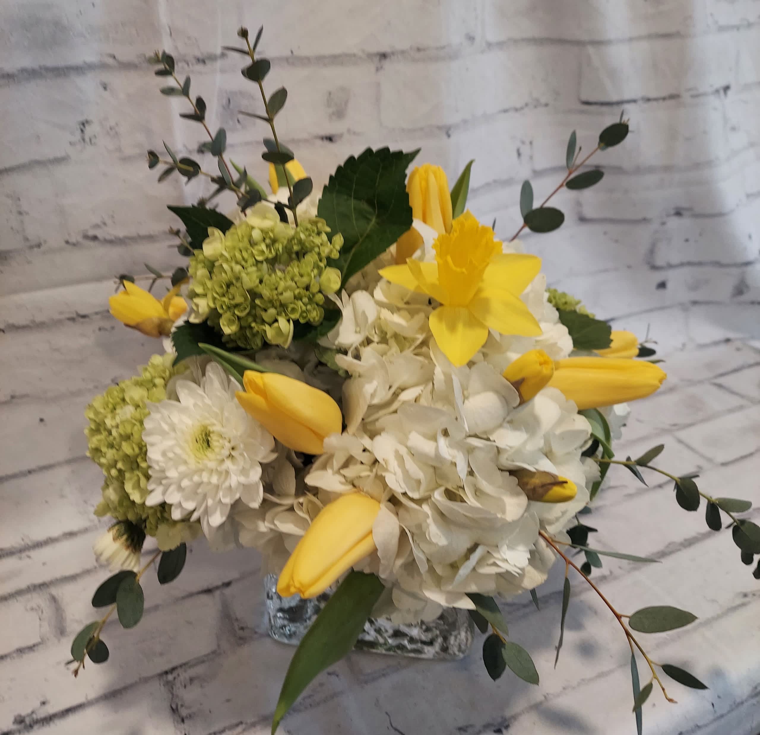 Sweet as Honey Sweet as Honey - Sweetness overload with this classic cube vase arrangement in reminiscent of sugar and honey. Beautiful hues of yellow, white and lime green adorned this sweet and simple arrangement.