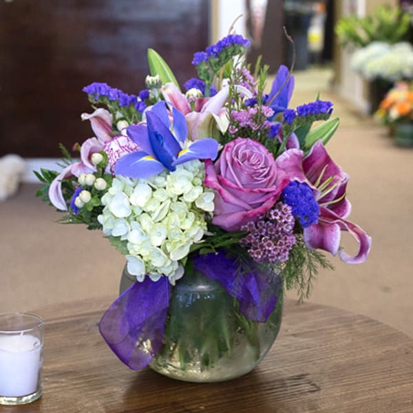 Arrive In lavender - Lilly Iris Roses Hydrangea 