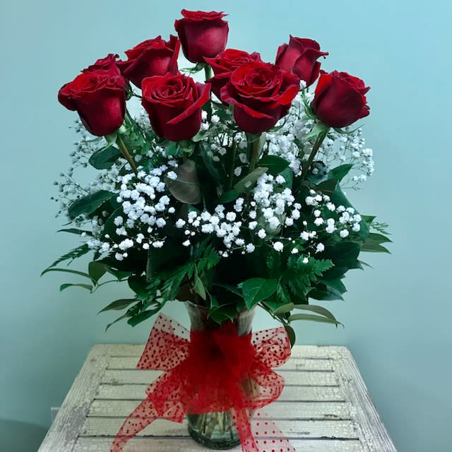 Classic Dozen Roses Arranged V-03  - You can't go wrong with this classic, 1 dozen long-stem red roses arranged in a clear glass vase. Finished with a bow, it is loves perfection! 