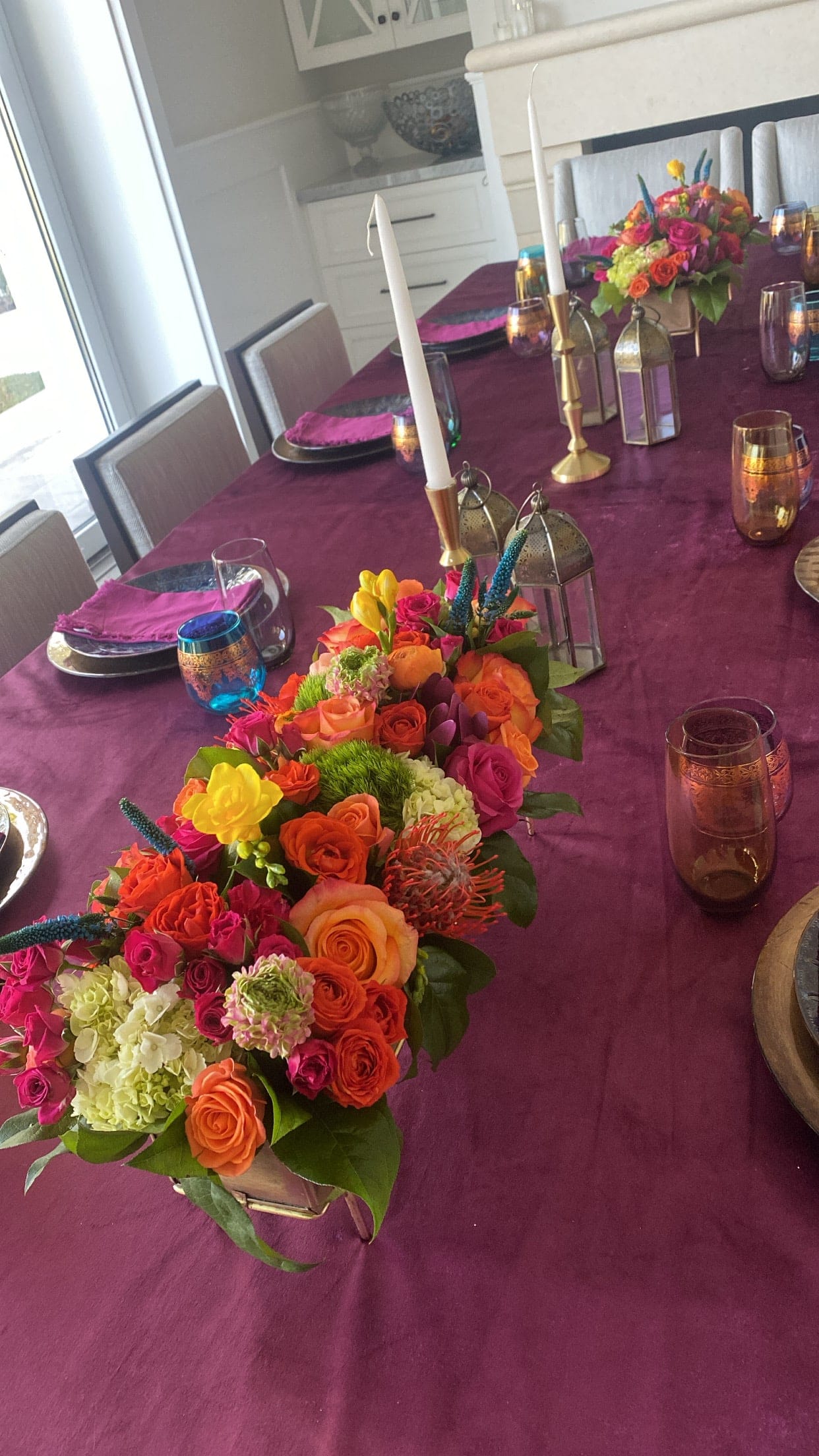 Long centerpiece Long centerpiece - In metal asewith brigthcolors flowers.