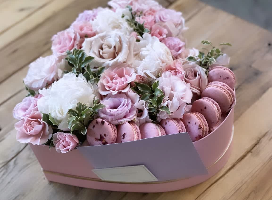 Sweet heart  - Heart box with macaroons 