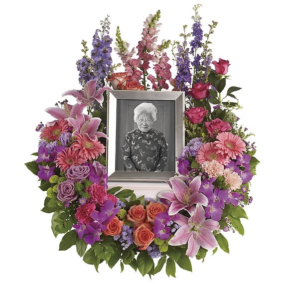 IN MEMORIAM WREATH IN MEMORIAM WREATH - Keep fond memories close to your heart with this lovely feminine floral wreath. It's perfect to surround a framed photo of the departed.