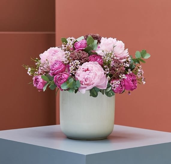 Pink Peonies vase - Standard- Your order will be arranged approximately as shown on our website. 
