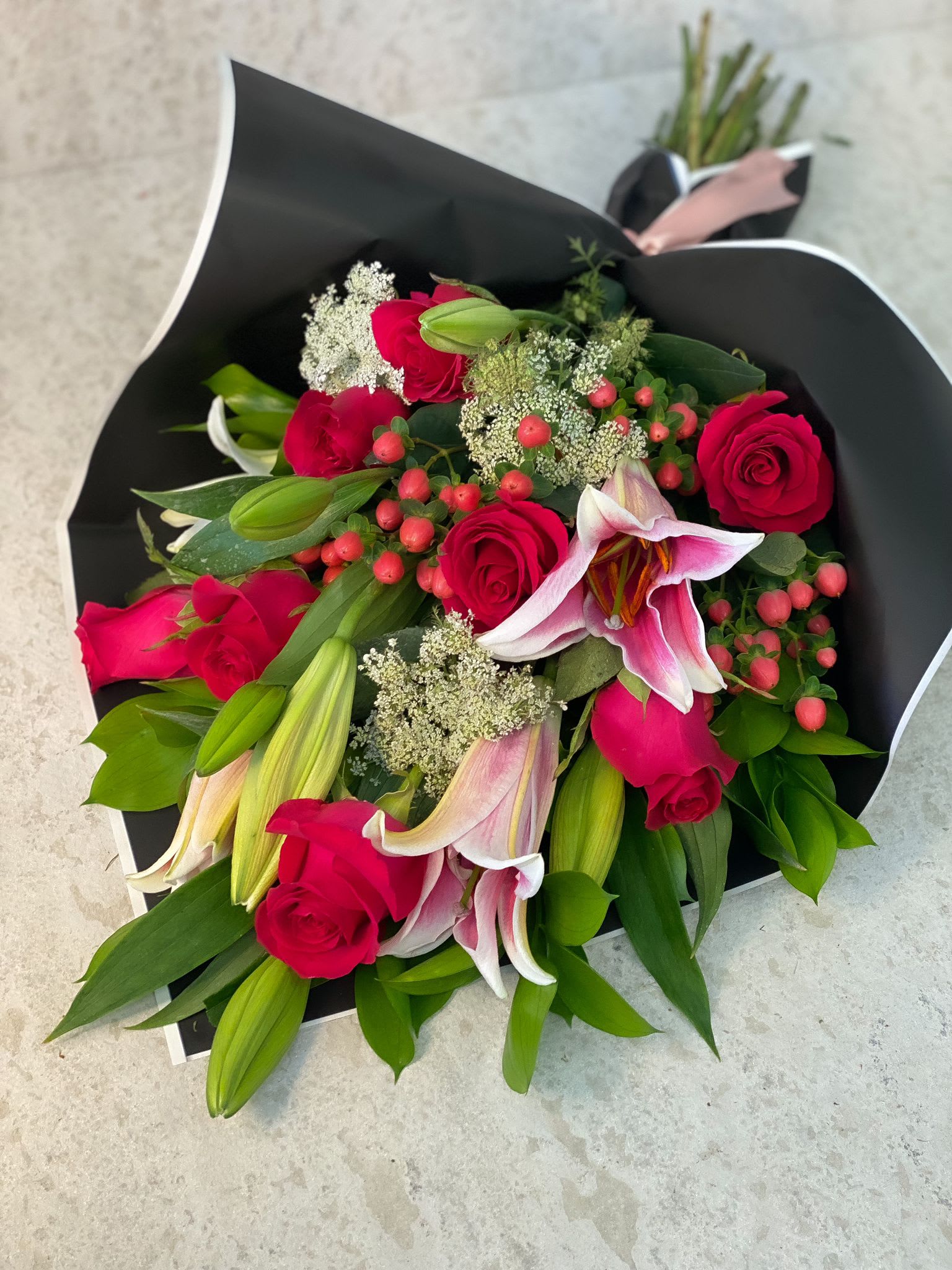 Red-Pink bouquet - Standard- Your order will be arranged approximately as shown on our website. 