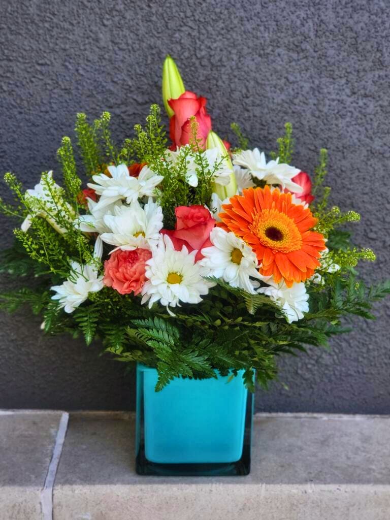 Sending Smiles Cube Special - Daisies in the Orange - Sweet daises surrounded by roses symbolizing friendship and new beginnings.
