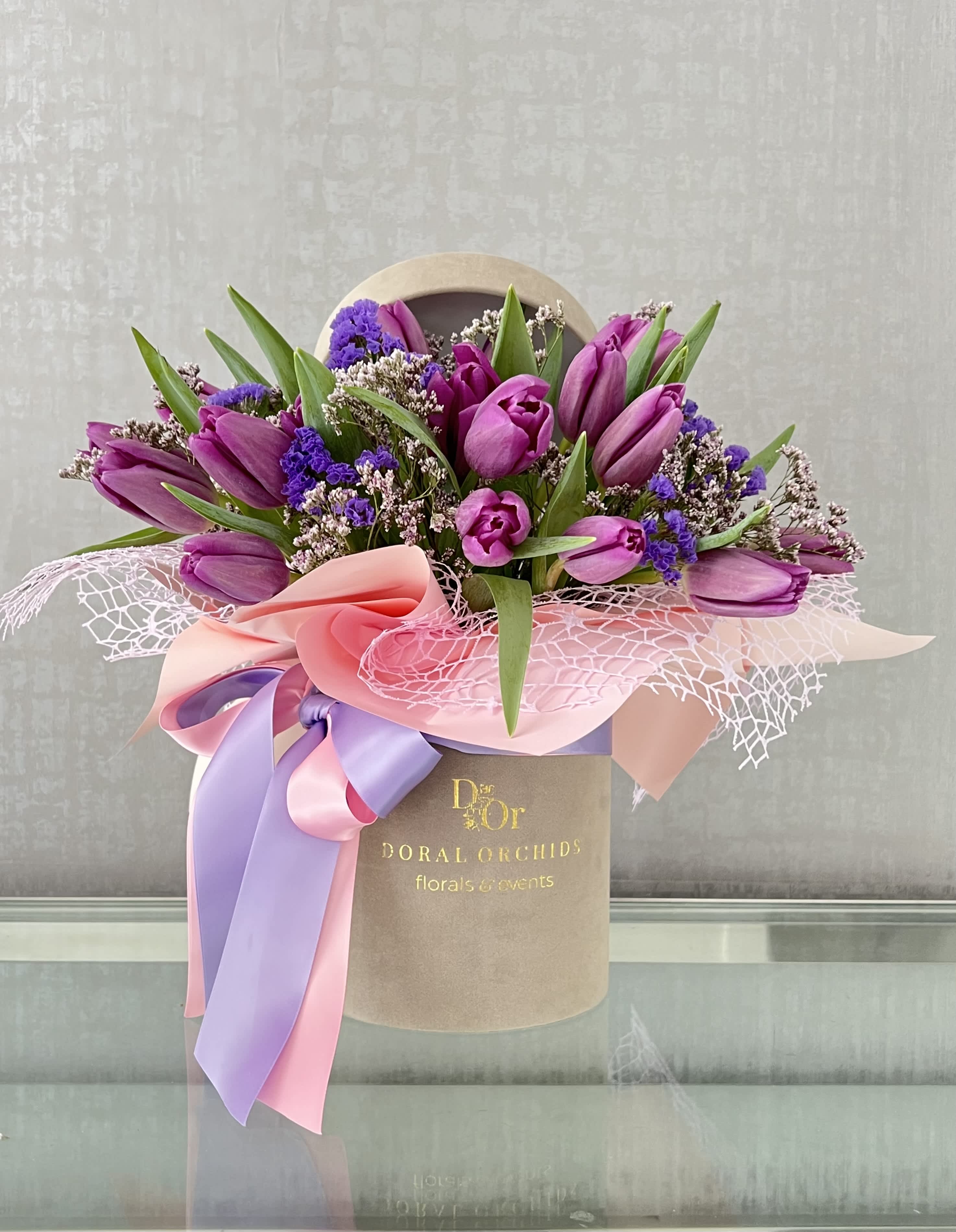 Tulips in a box - Lavender - Beautiful fresh tulips combine with limonium in a trendy velvet box
