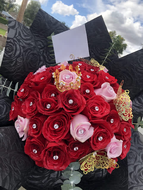 LOVELY BOUQUET - BOUQUET WITH RED AND PINK ROSES