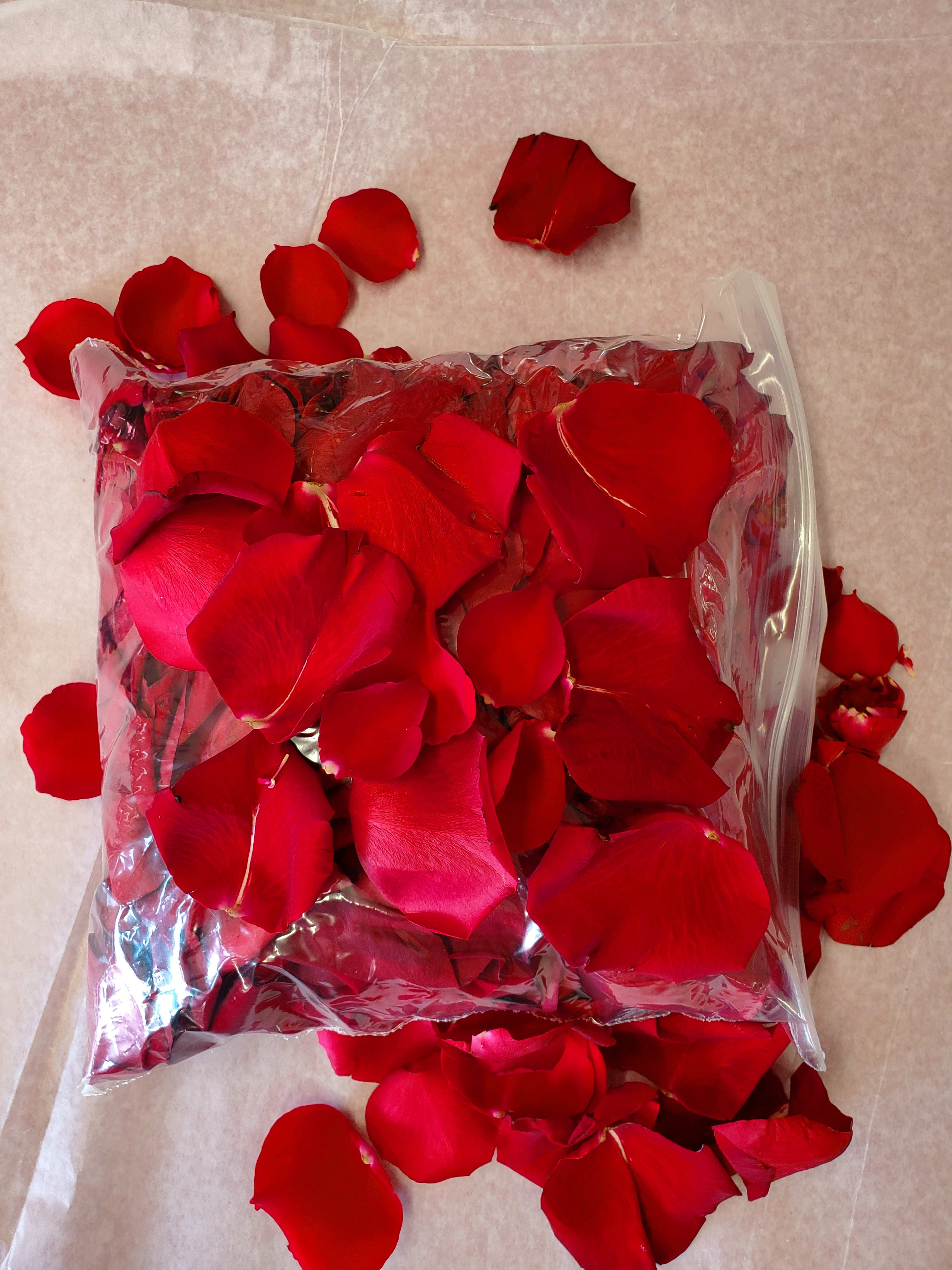 Bag of real rose petals 2025