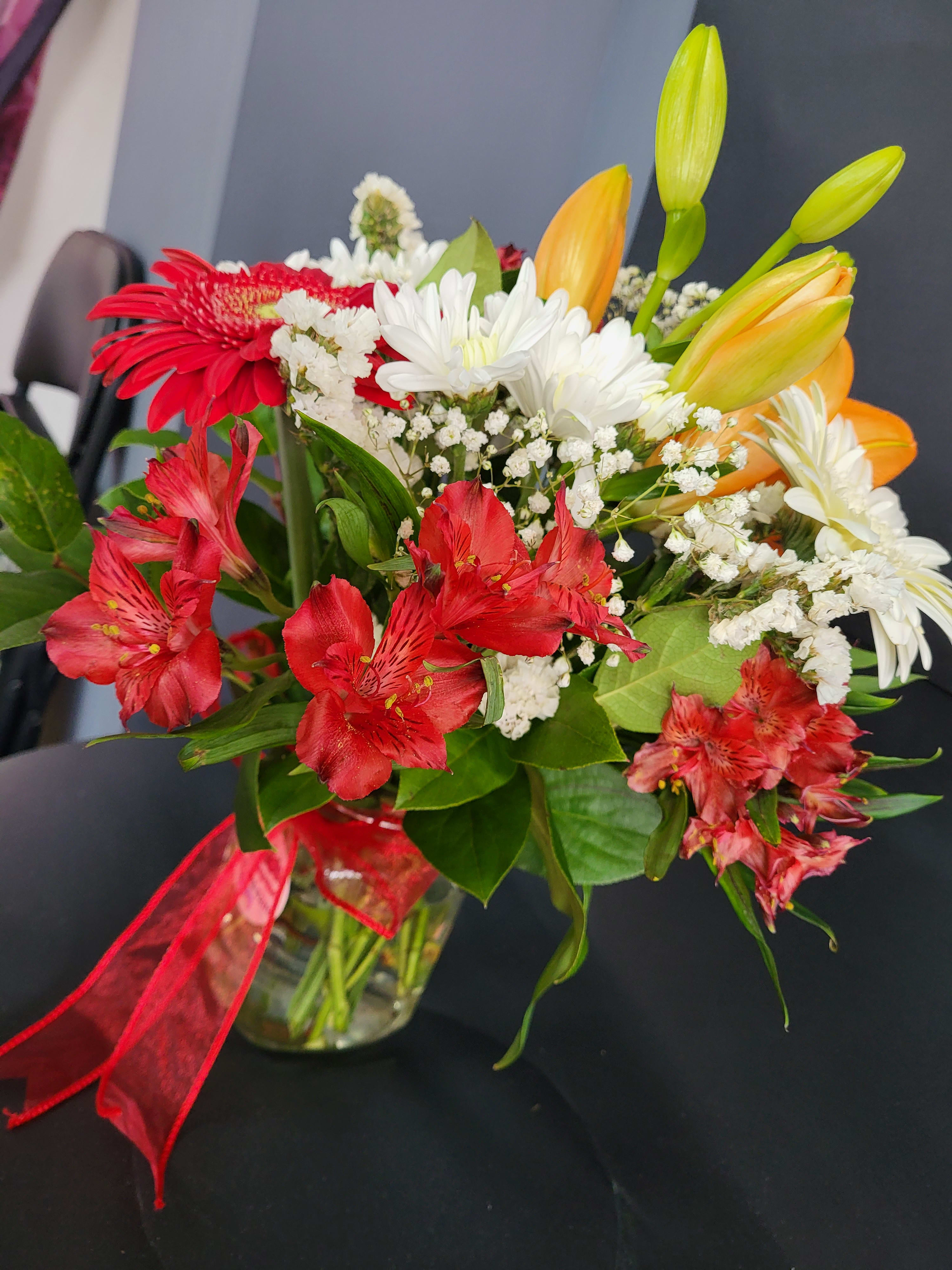 Lily's astromelias guerberas daisies estates - Es al gusto del clientele 