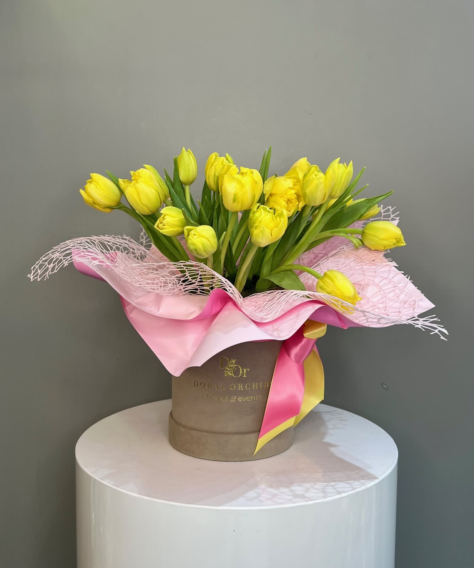 Tulips in a box - yellow - Arrangement of 2 bright yellow Tulips in a trendy velvet box