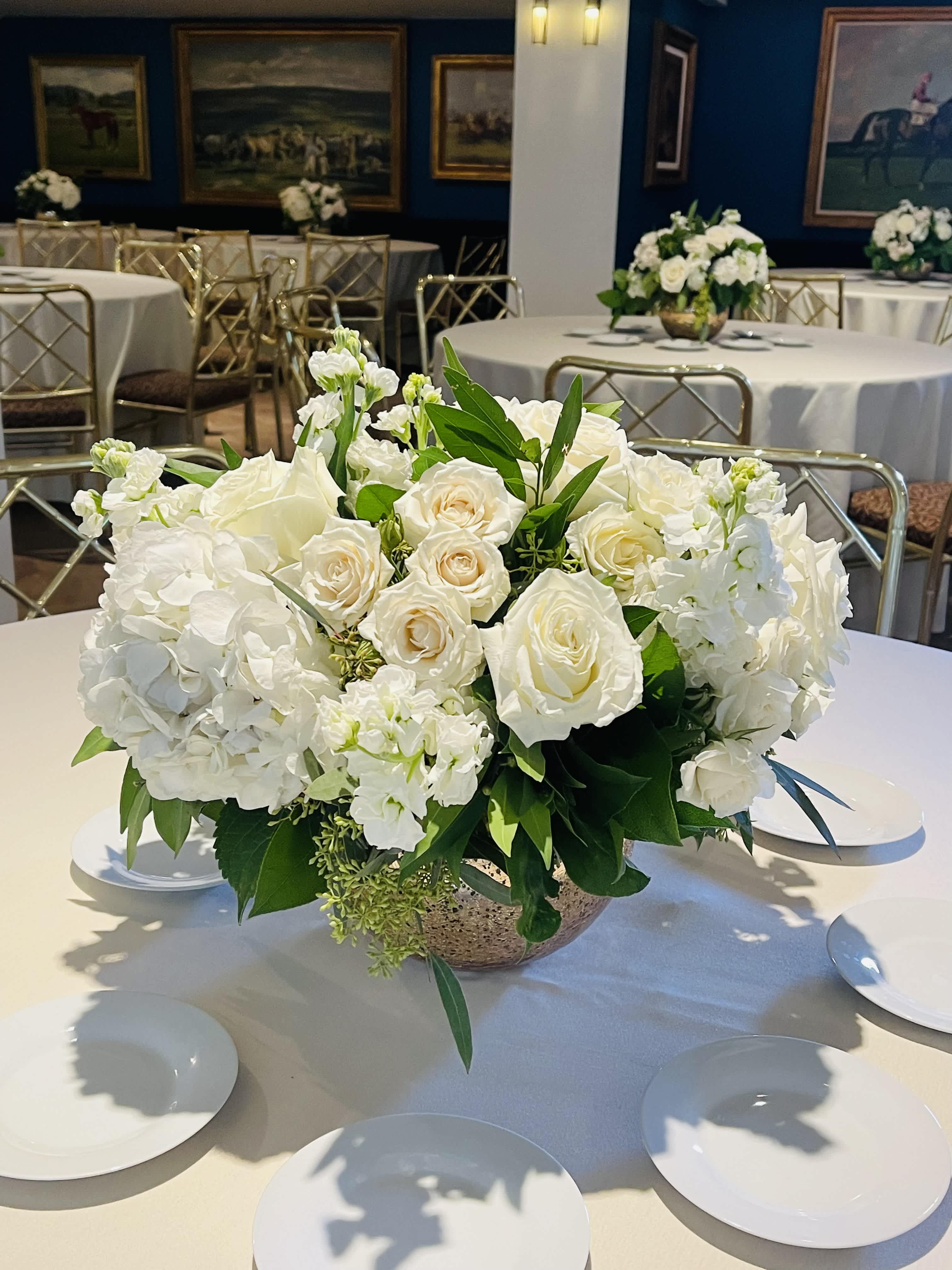 Sympathy fishbowl - This fishbowl can be sent in a beautiful cracked fishbowl with nice beautiful white flowers. It can also be used for a wedding.