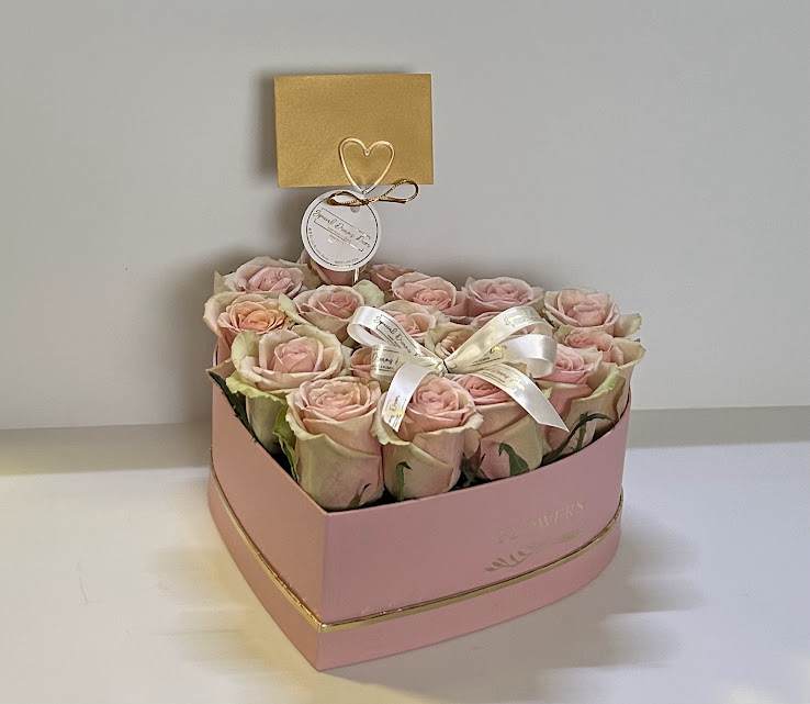 PINK HEART BOX - PINK HEART BOX WITH ROSES